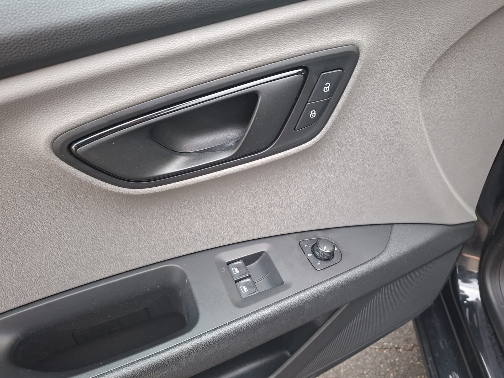 SEAT Leon 1.2 TSI Reference-image-7