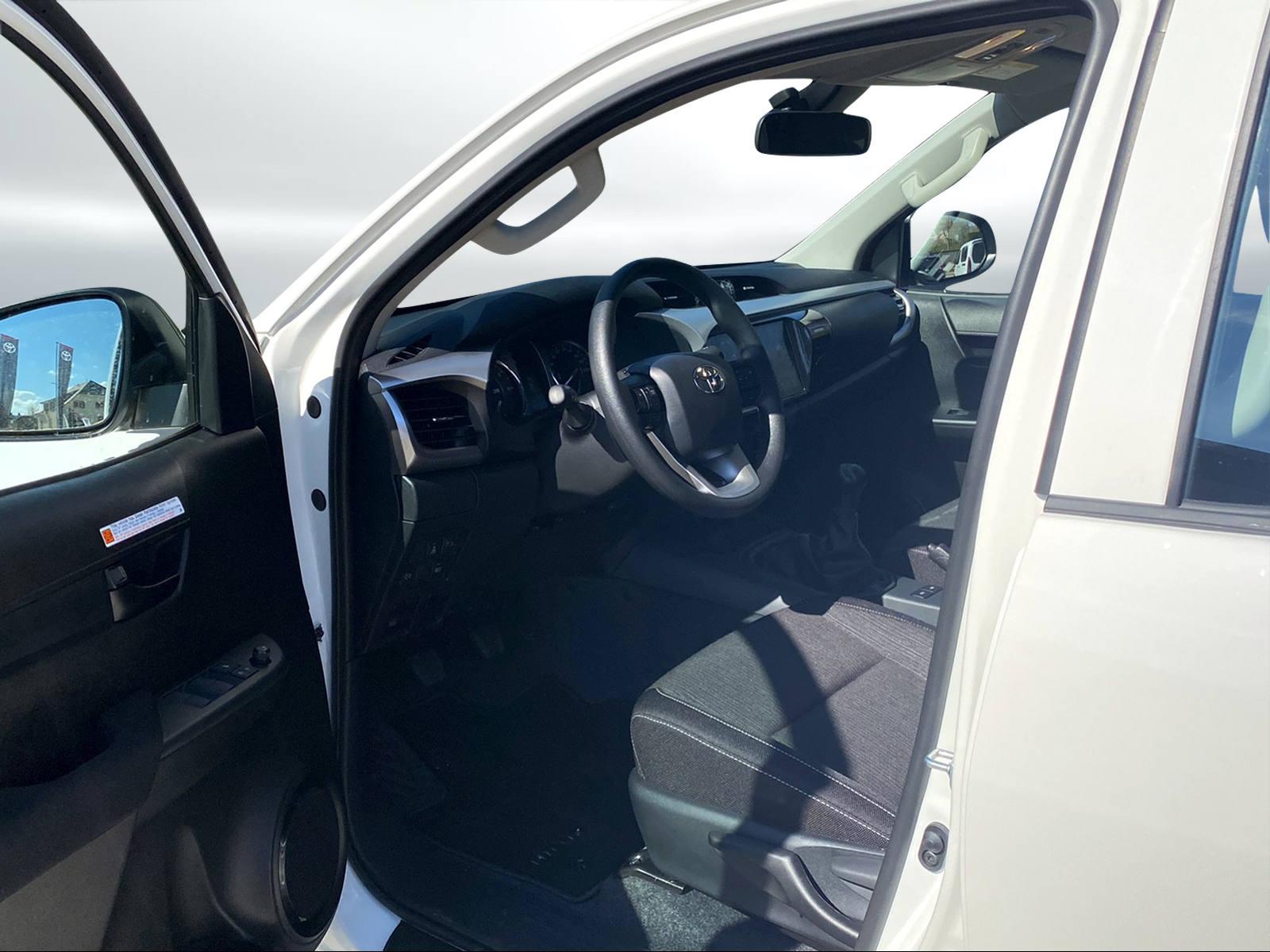 TOYOTA Hilux Double Cab.-Pick-up 2.8 D-4D 204 Comfort-image-3
