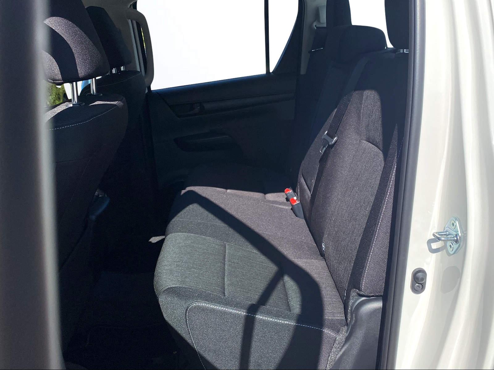 TOYOTA Hilux Double Cab.-Pick-up 2.8 D-4D 204 Comfort-image-6