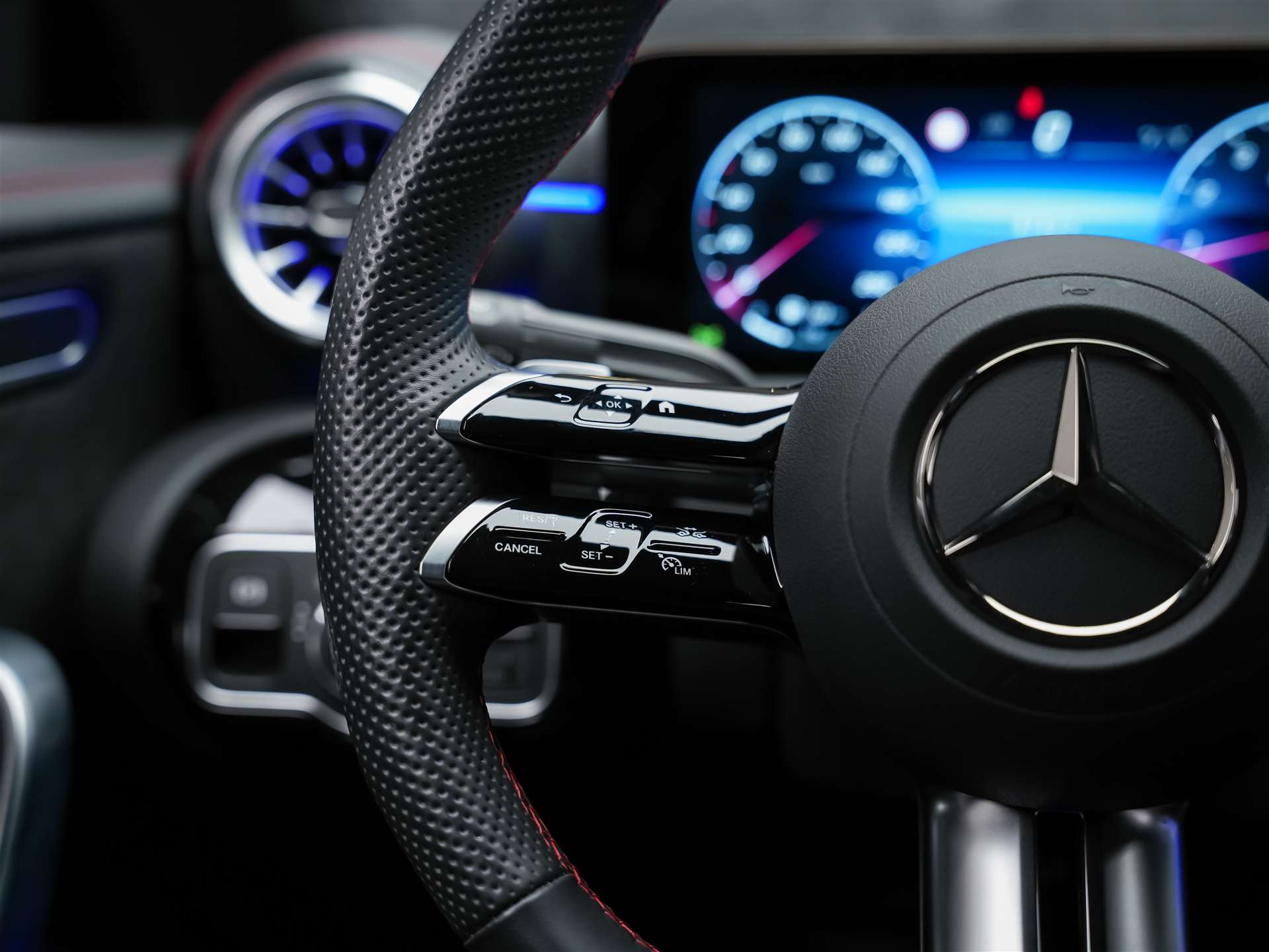 MERCEDES-BENZ CLA 200 AMG Line 7G-DCT *Werksgarantie*Lenkradheizung*Ambientebeleuchtung*-image-26