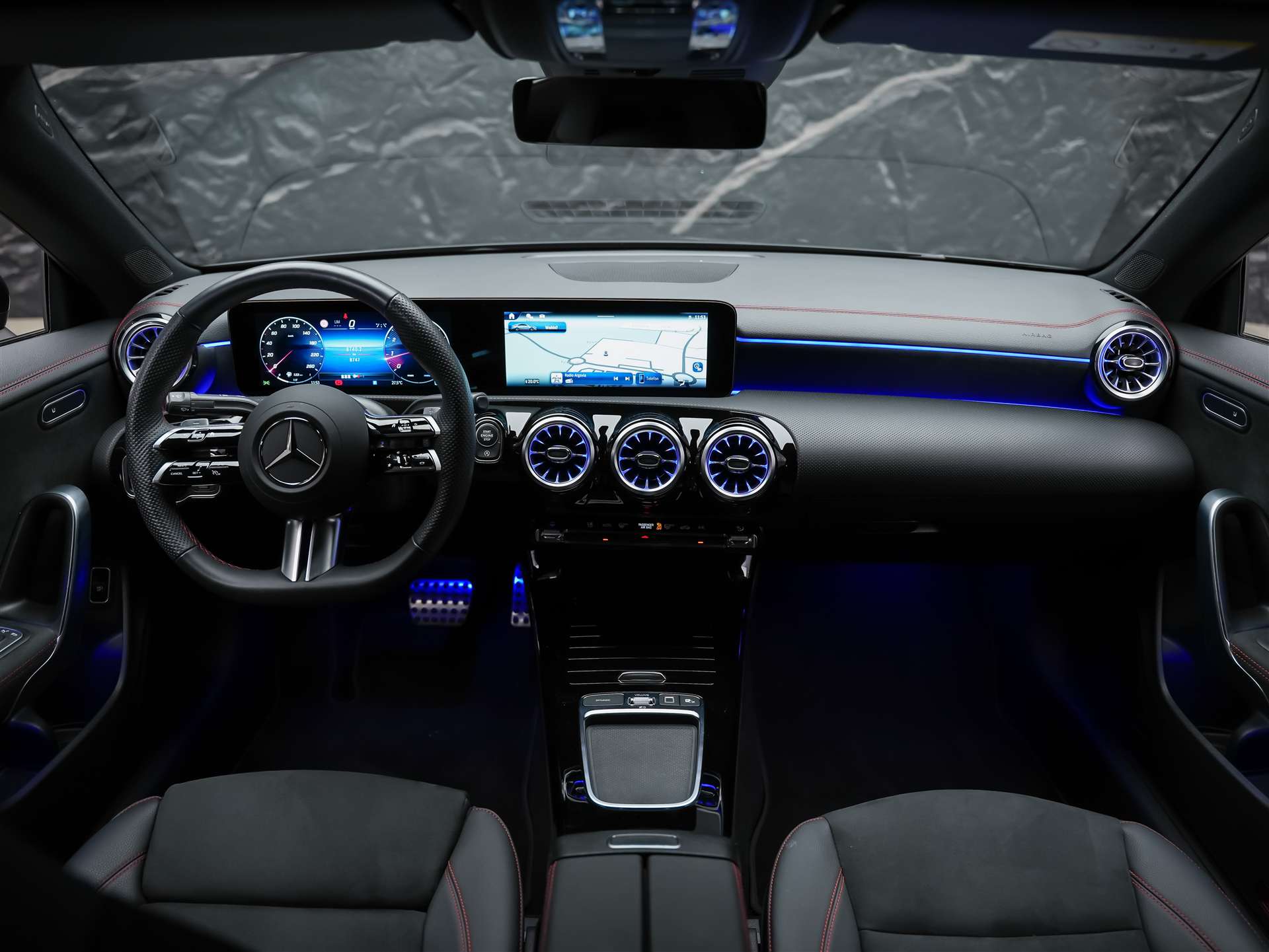 MERCEDES-BENZ CLA 200 AMG Line 7G-DCT *Werksgarantie*Lenkradheizung*Ambientebeleuchtung*-image-17
