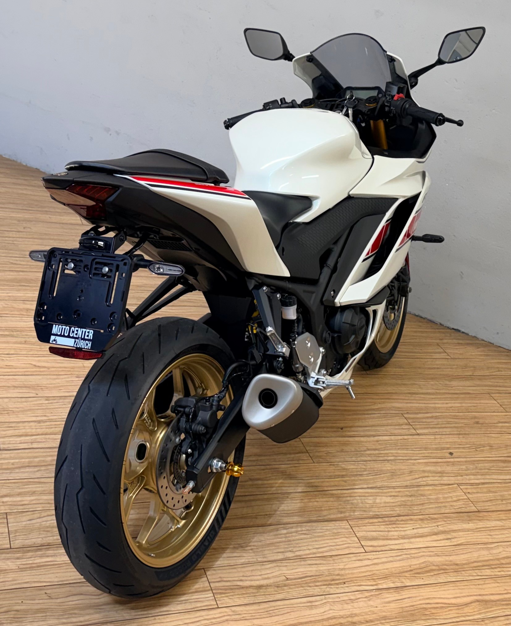 YAMAHA YZF-R3 World GP 60th-showroom-element-2