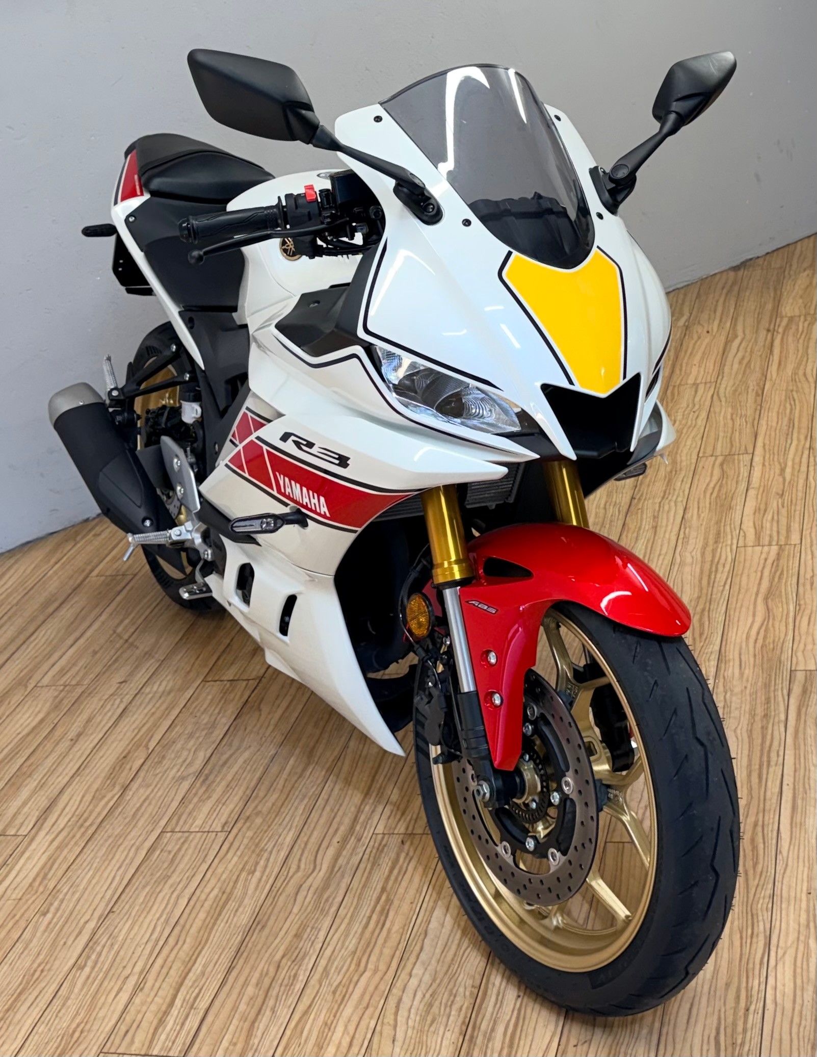 YAMAHA YZF-R3 World GP 60th