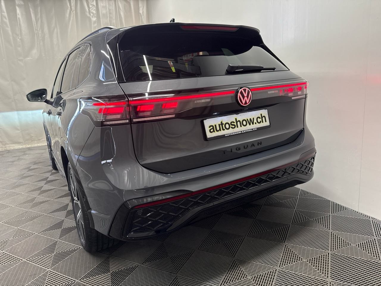 VW Tiguan 1.5 TSI PHEV R-Line Black Style-image-15