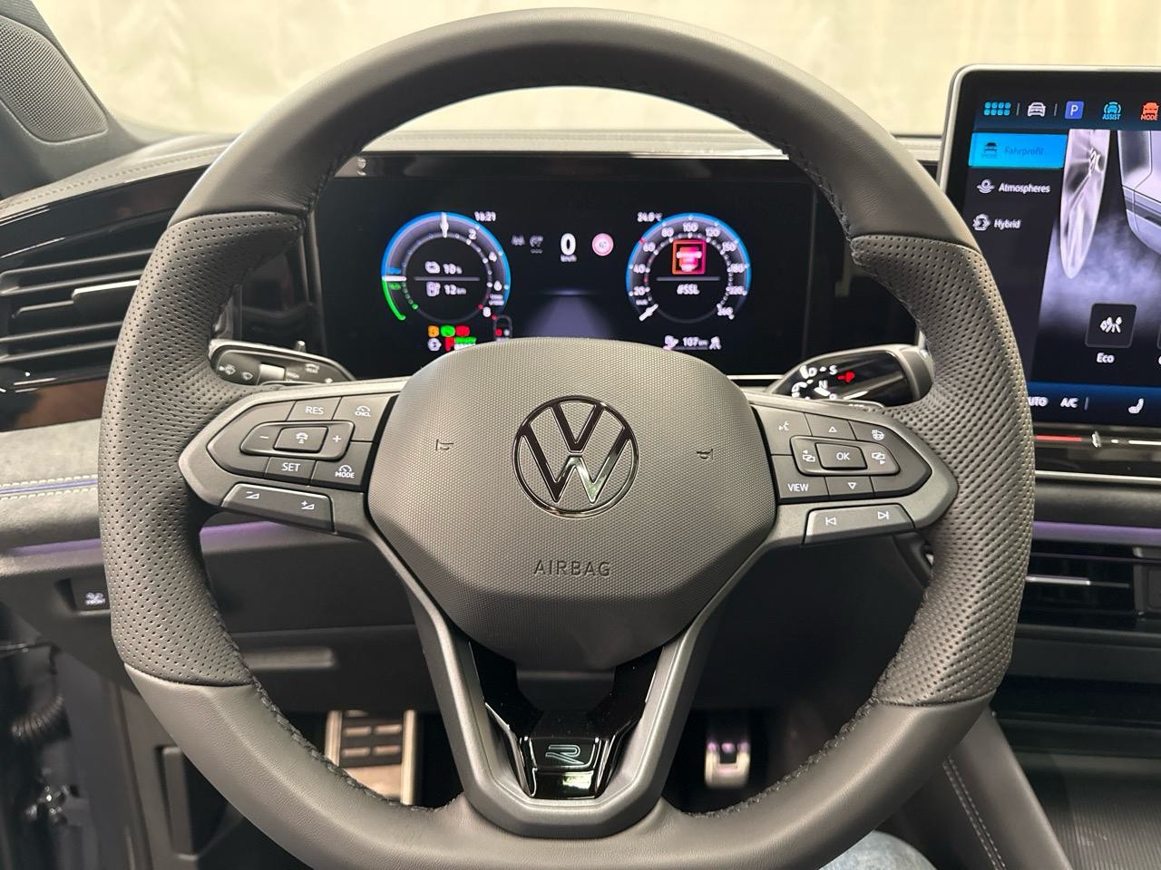 VW Tiguan 1.5 TSI PHEV R-Line Black Style-image-10