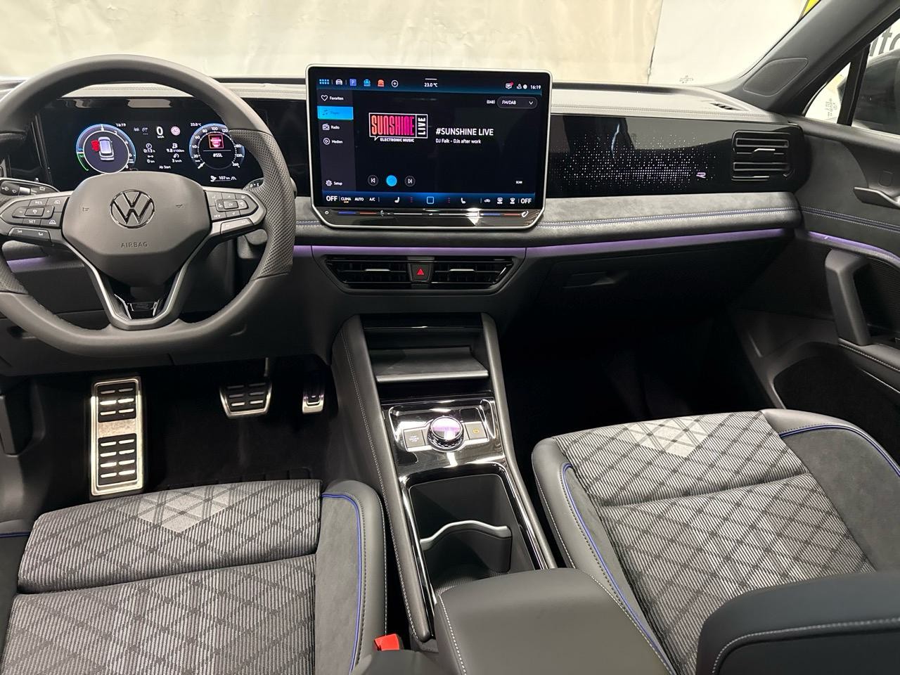 VW Tiguan 1.5 TSI PHEV R-Line Black Style-image-7