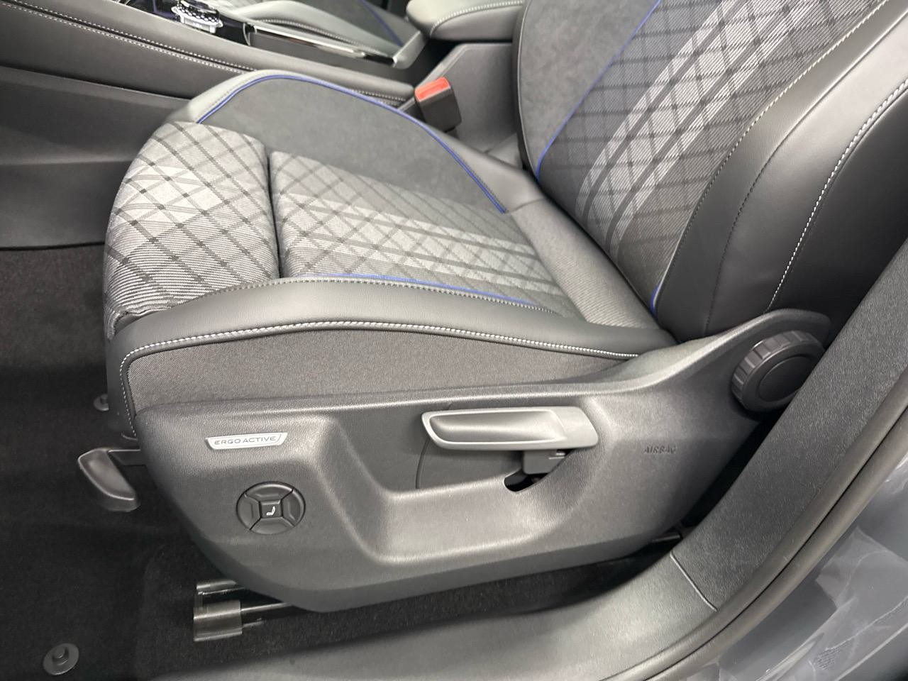 VW Tiguan 1.5 TSI PHEV R-Line Black Style-image-4