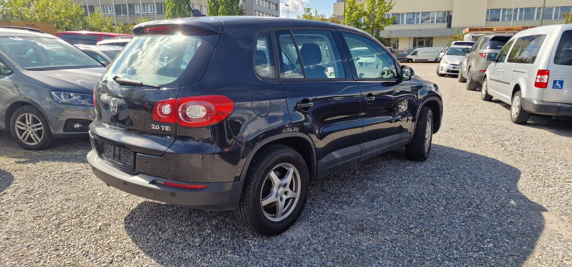 VW Tiguan 2.0 TSI Trend&Fun Tiptronic-image-2
