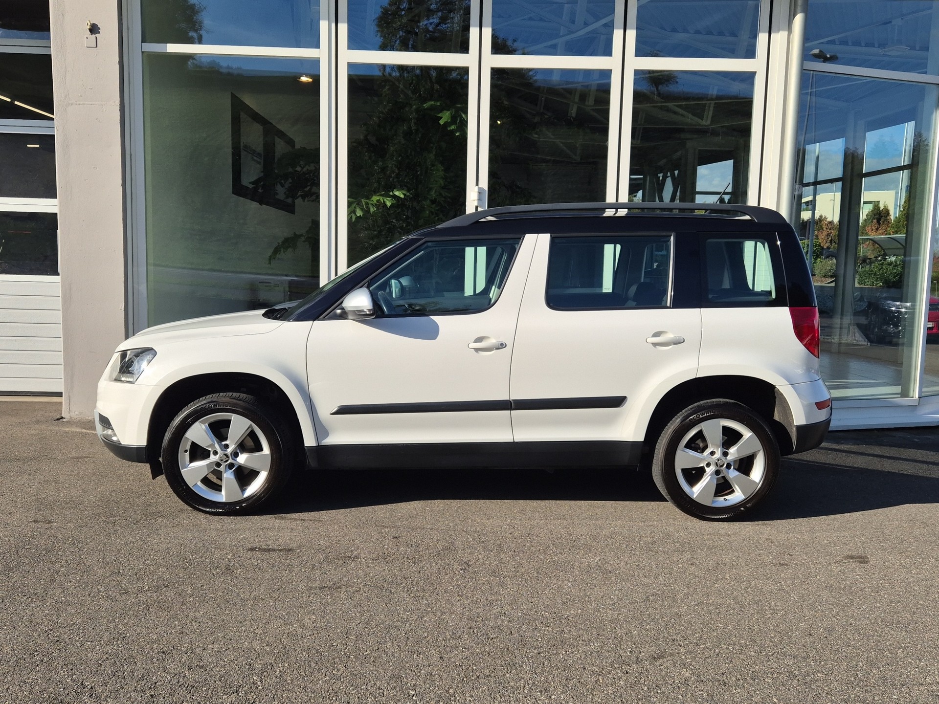 SKODA Yeti 1.4 TSI Ambition Outdoor-image-2