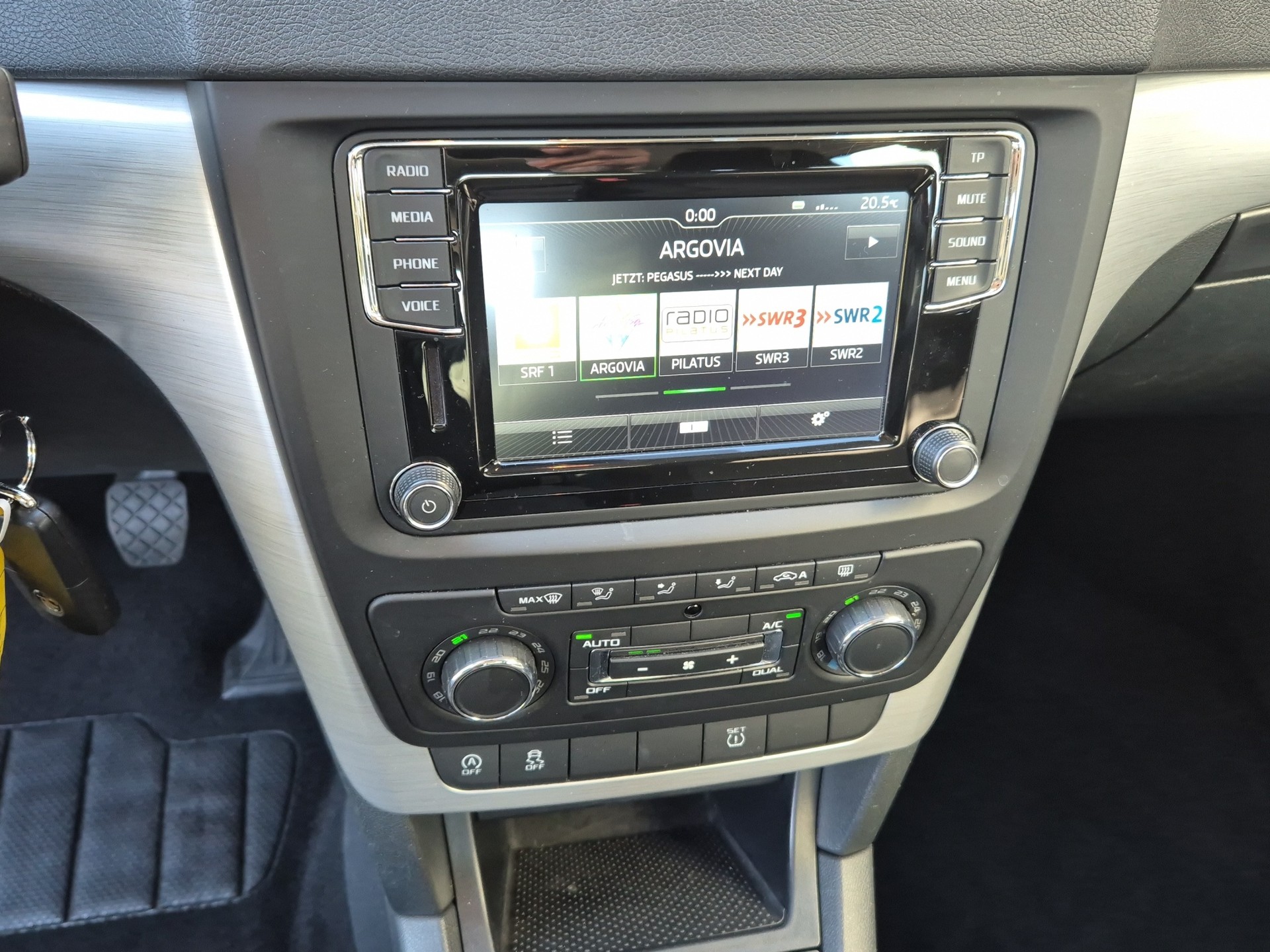 SKODA Yeti 1.4 TSI Ambition Outdoor-image-11