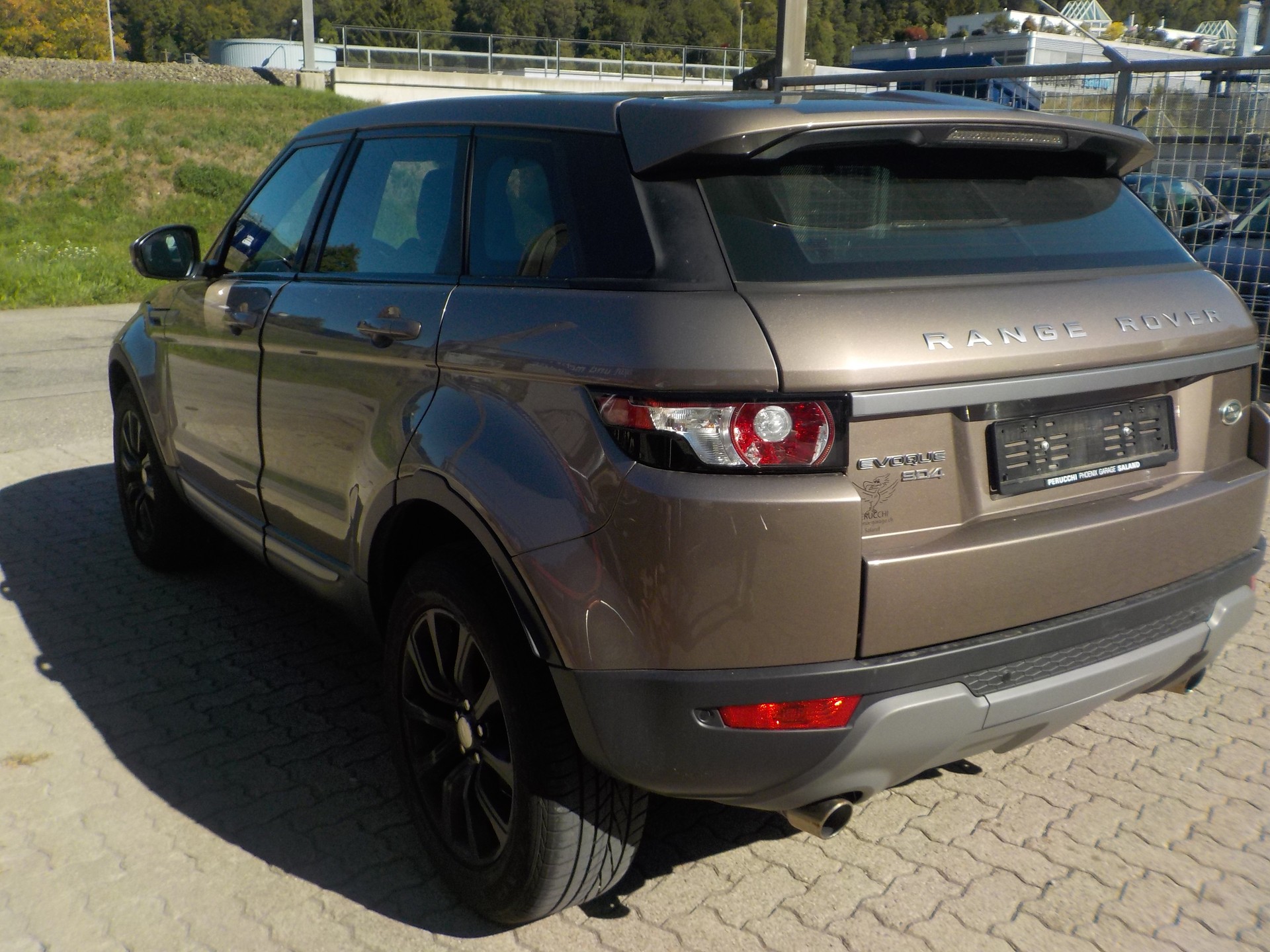 LAND ROVER Range Rover Evoque 2.2 SD4 Dynamic AT9-image-2