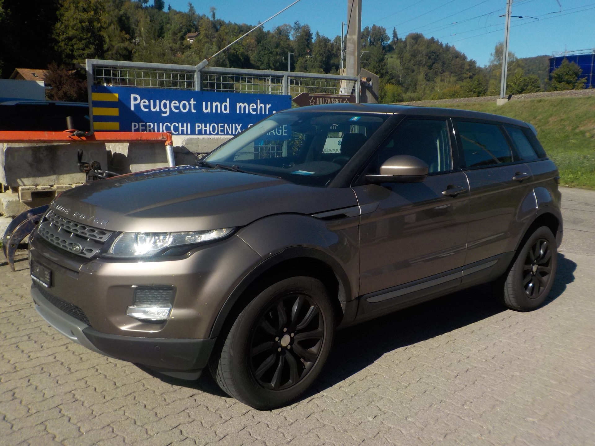 LAND ROVER Range Rover Evoque 2.2 SD4 Dynamic AT9-image-0