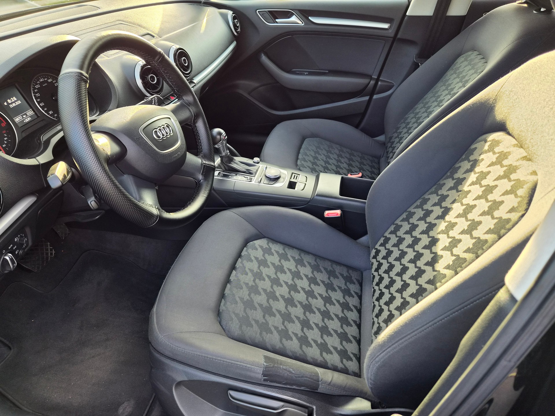 AUDI A3 Sportback 1.4 TFSI Ambition-image-6