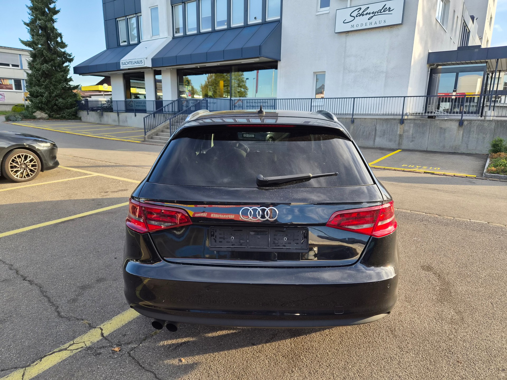 AUDI A3 Sportback 1.4 TFSI Ambition-image-2