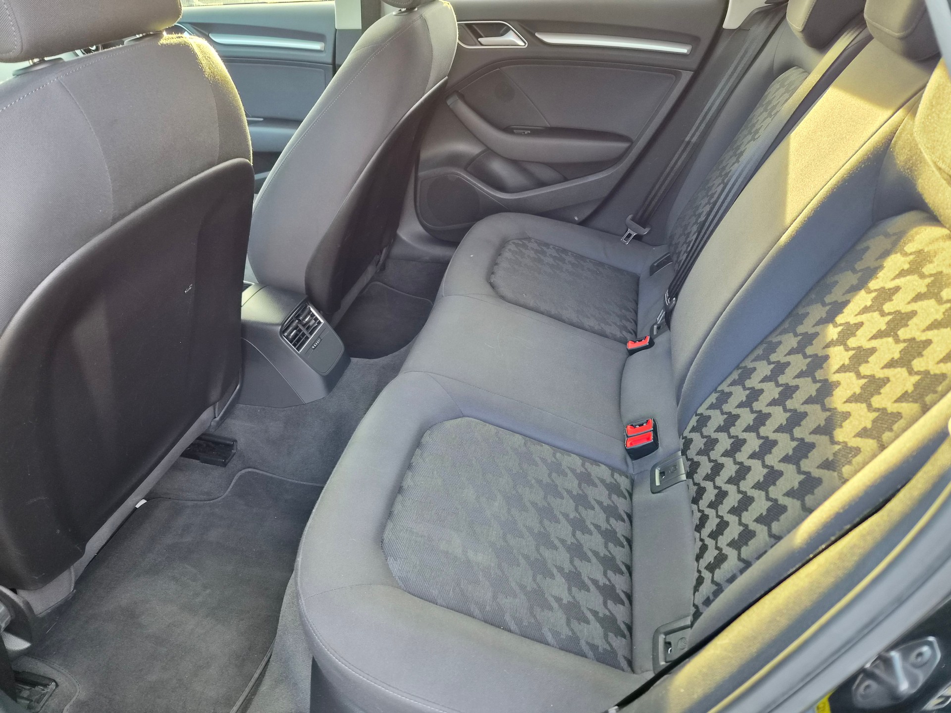 AUDI A3 Sportback 1.4 TFSI Ambition-image-7