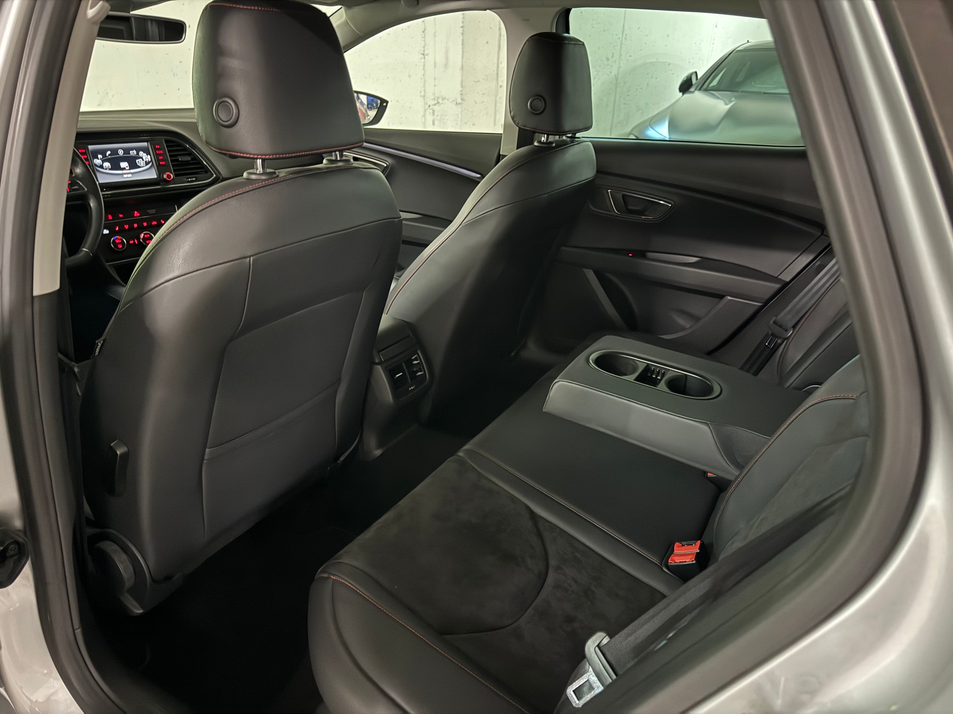 SEAT Leon 2.0 TDI Swiss FR-Evolution, 1-Hand-image-13
