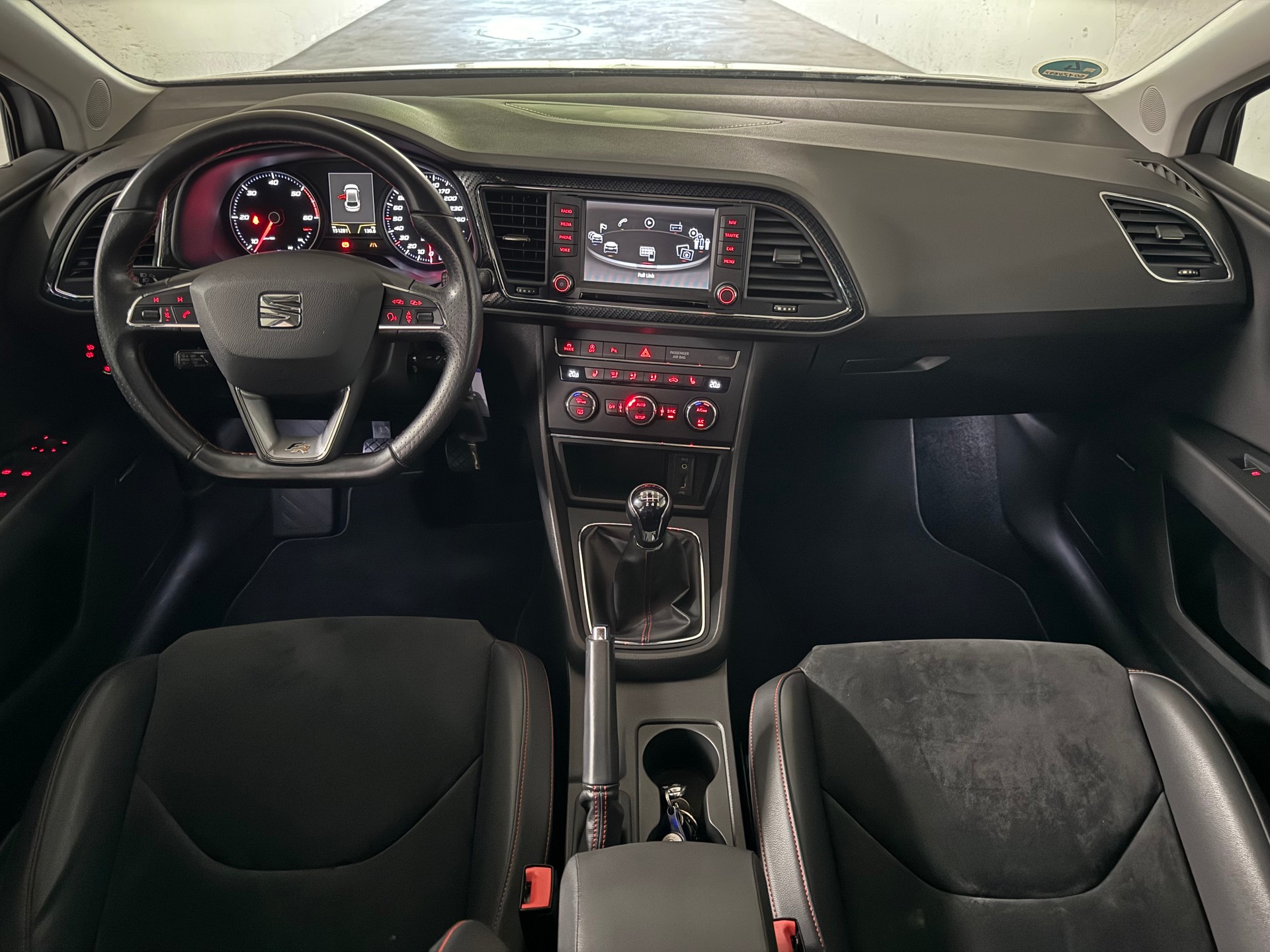 SEAT Leon 2.0 TDI Swiss FR-Evolution, 1-Hand-image-8