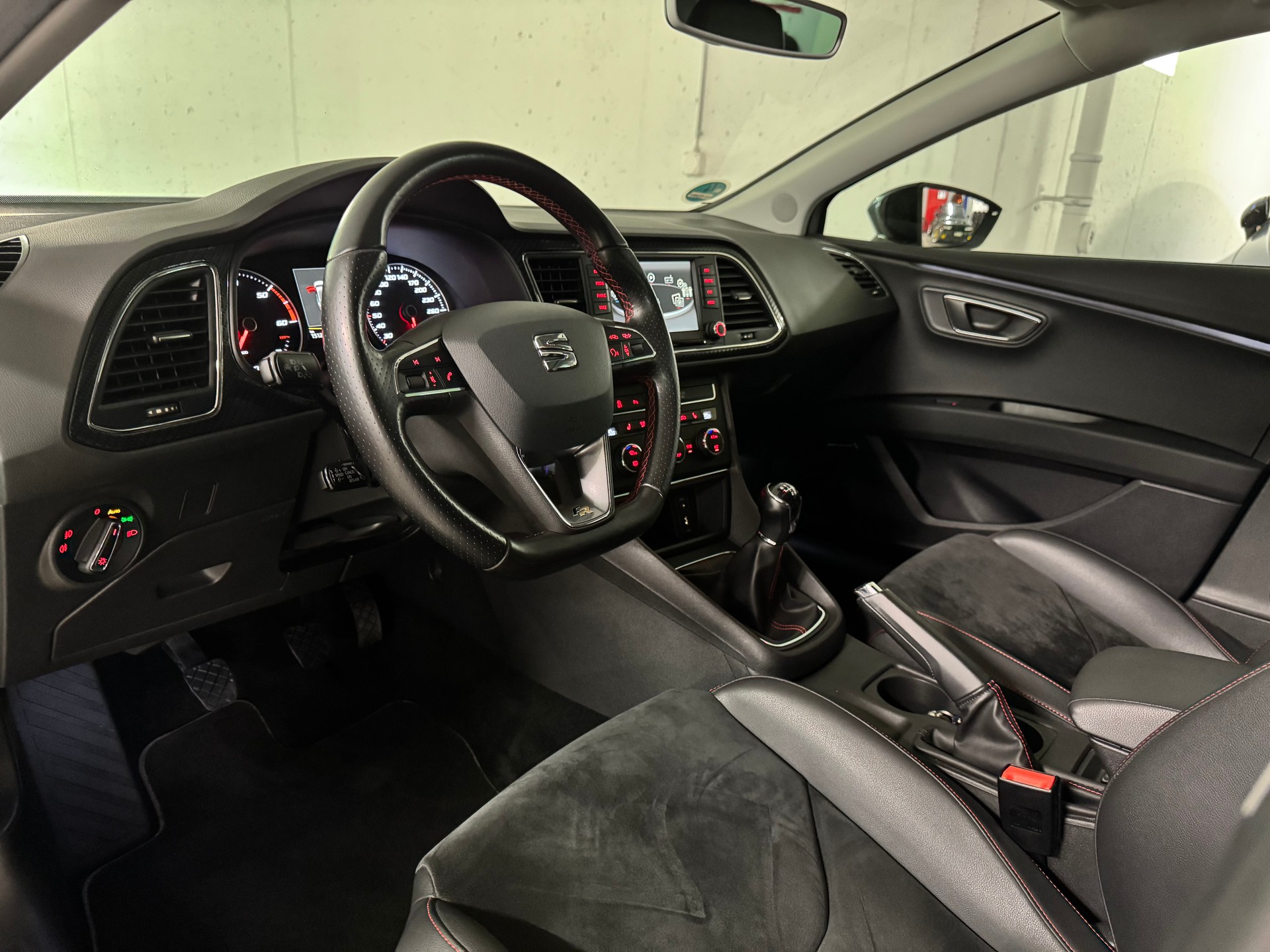 SEAT Leon 2.0 TDI Swiss FR-Evolution, 1-Hand-image-7