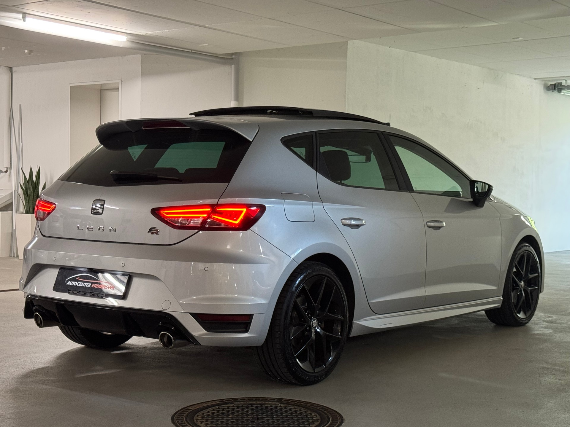 SEAT Leon 2.0 TDI Swiss FR-Evolution, 1-Hand-image-6