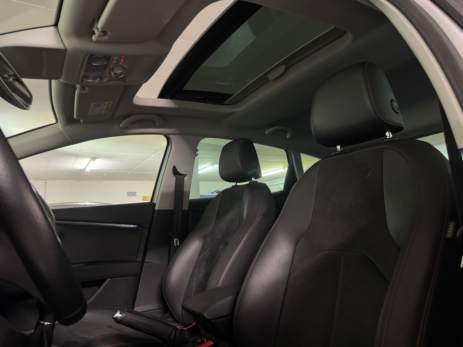 SEAT Leon 2.0 TDI Swiss FR-Evolution, 1-Hand-image-10