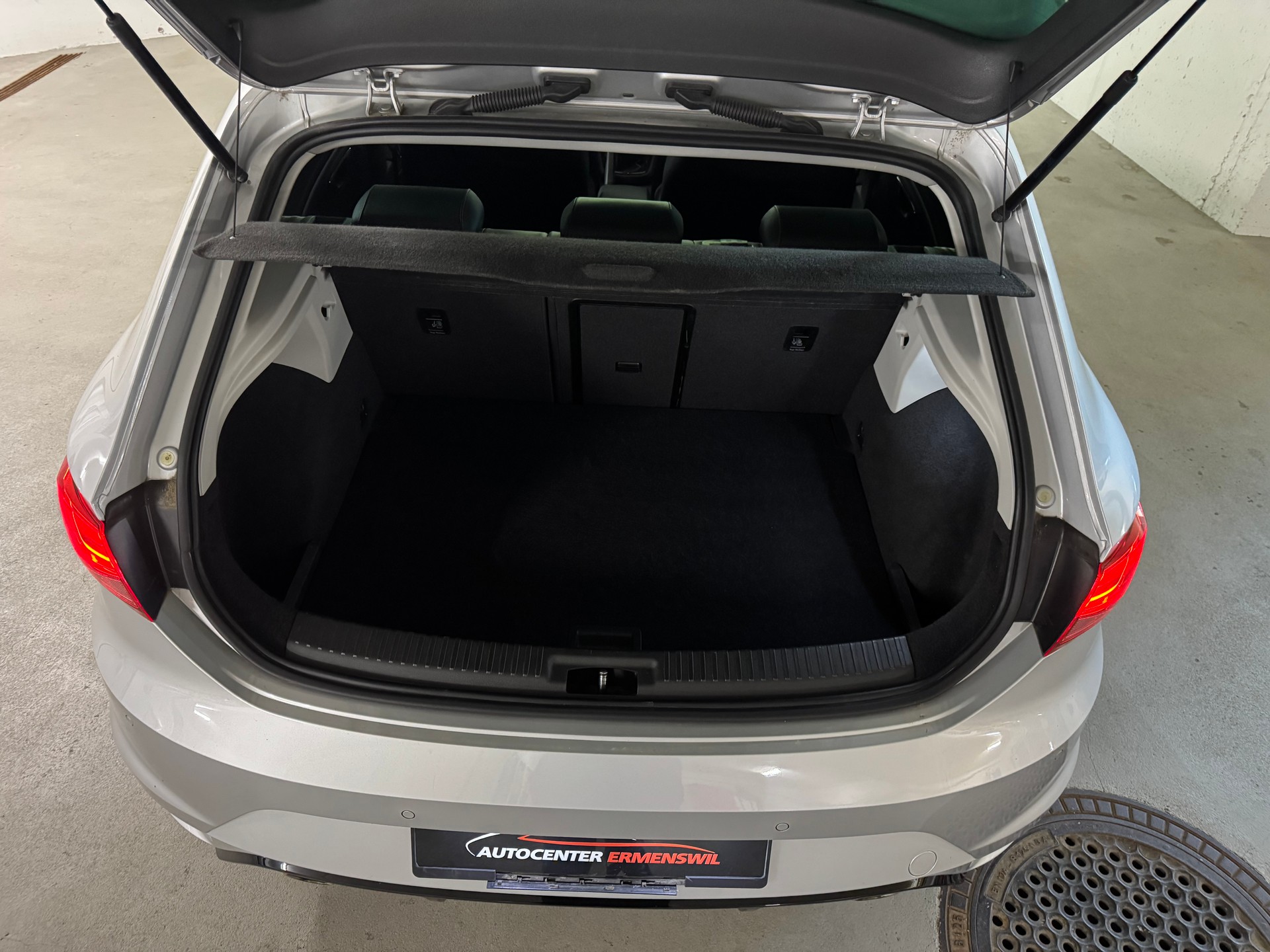 SEAT Leon 2.0 TDI Swiss FR-Evolution, 1-Hand-image-15