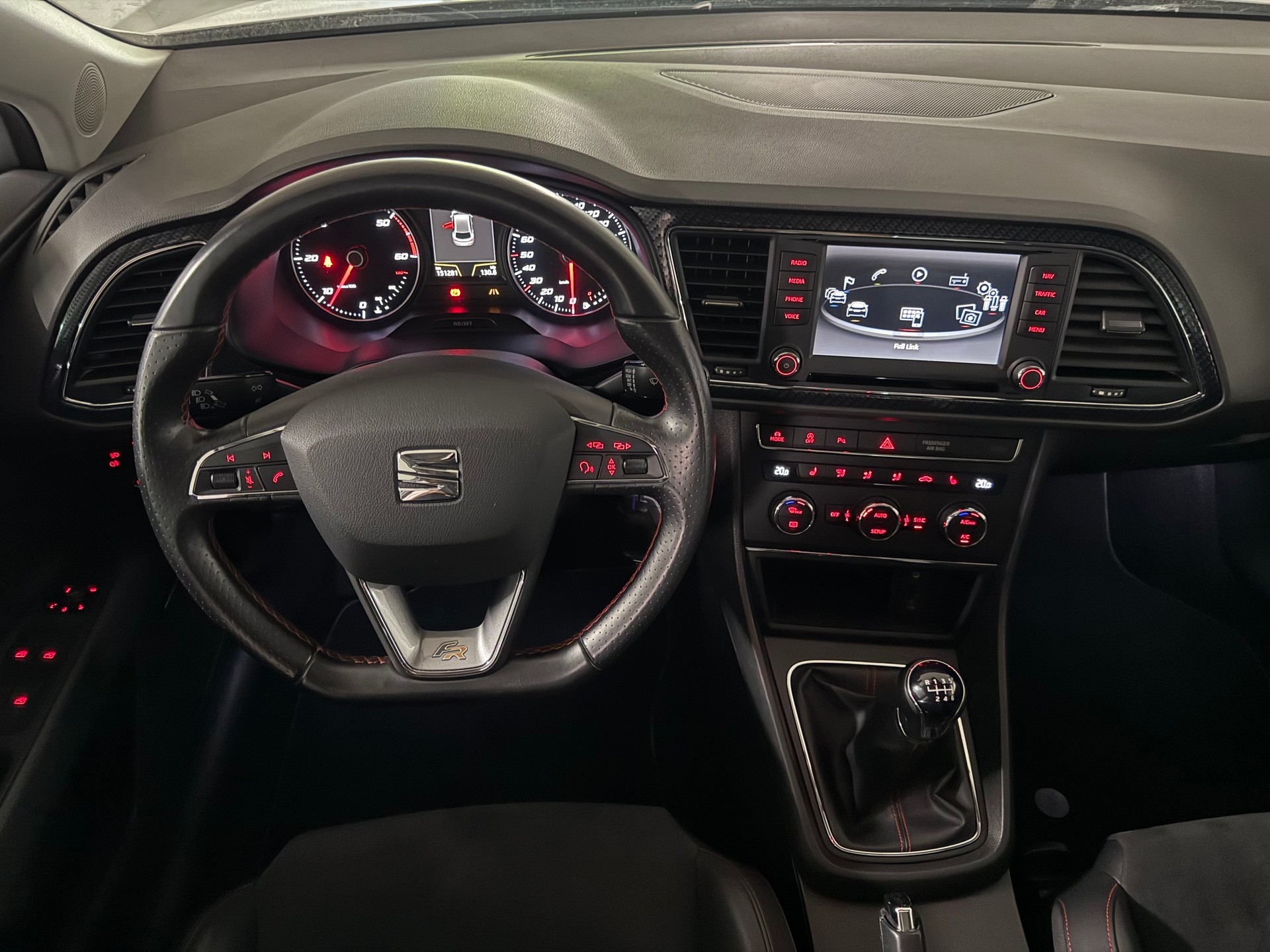 SEAT Leon 2.0 TDI Swiss FR-Evolution, 1-Hand-image-9