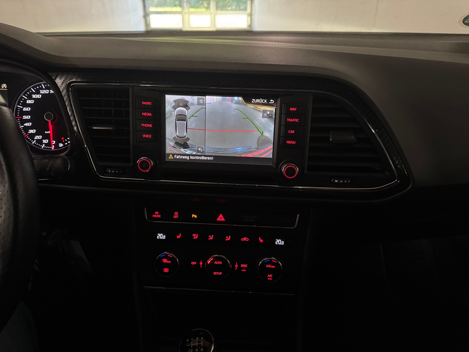 SEAT Leon 2.0 TDI Swiss FR-Evolution, 1-Hand-image-12