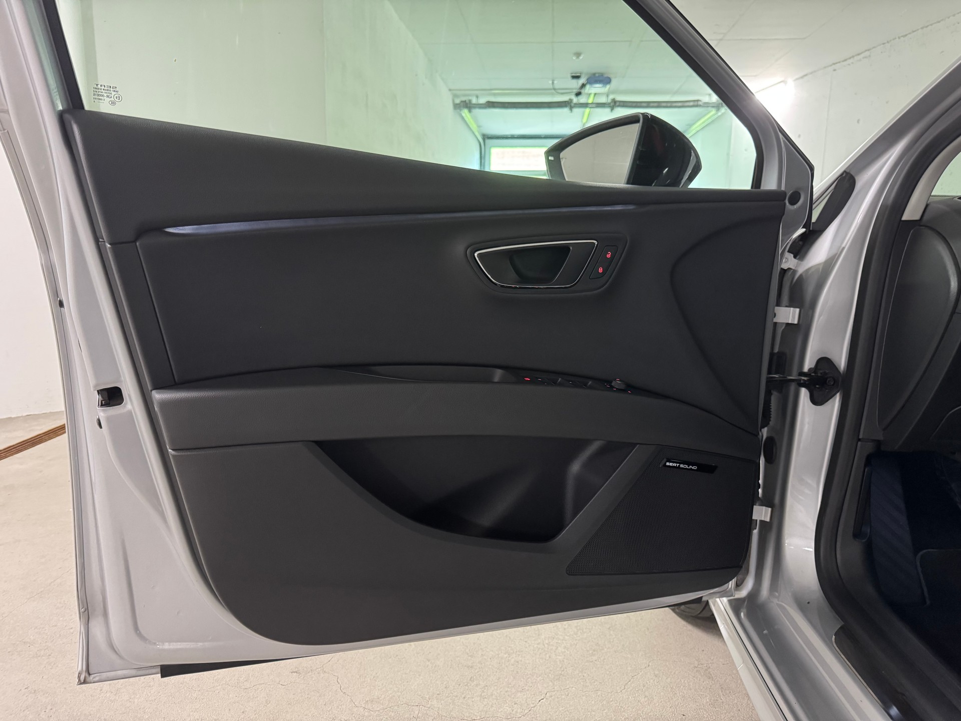 SEAT Leon 2.0 TDI Swiss FR-Evolution, 1-Hand-image-14