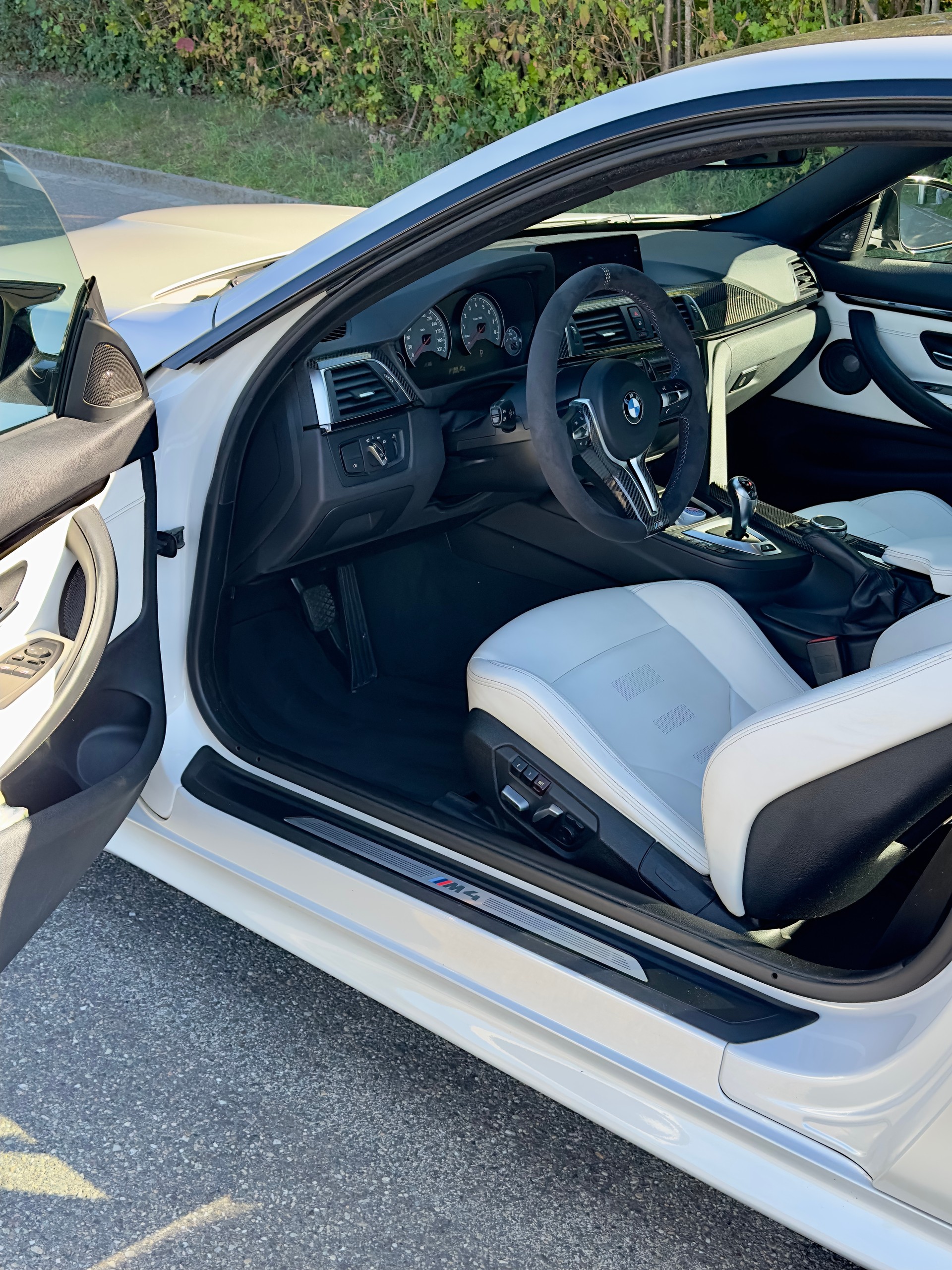 BMW M4 DKG Individuall-image-4