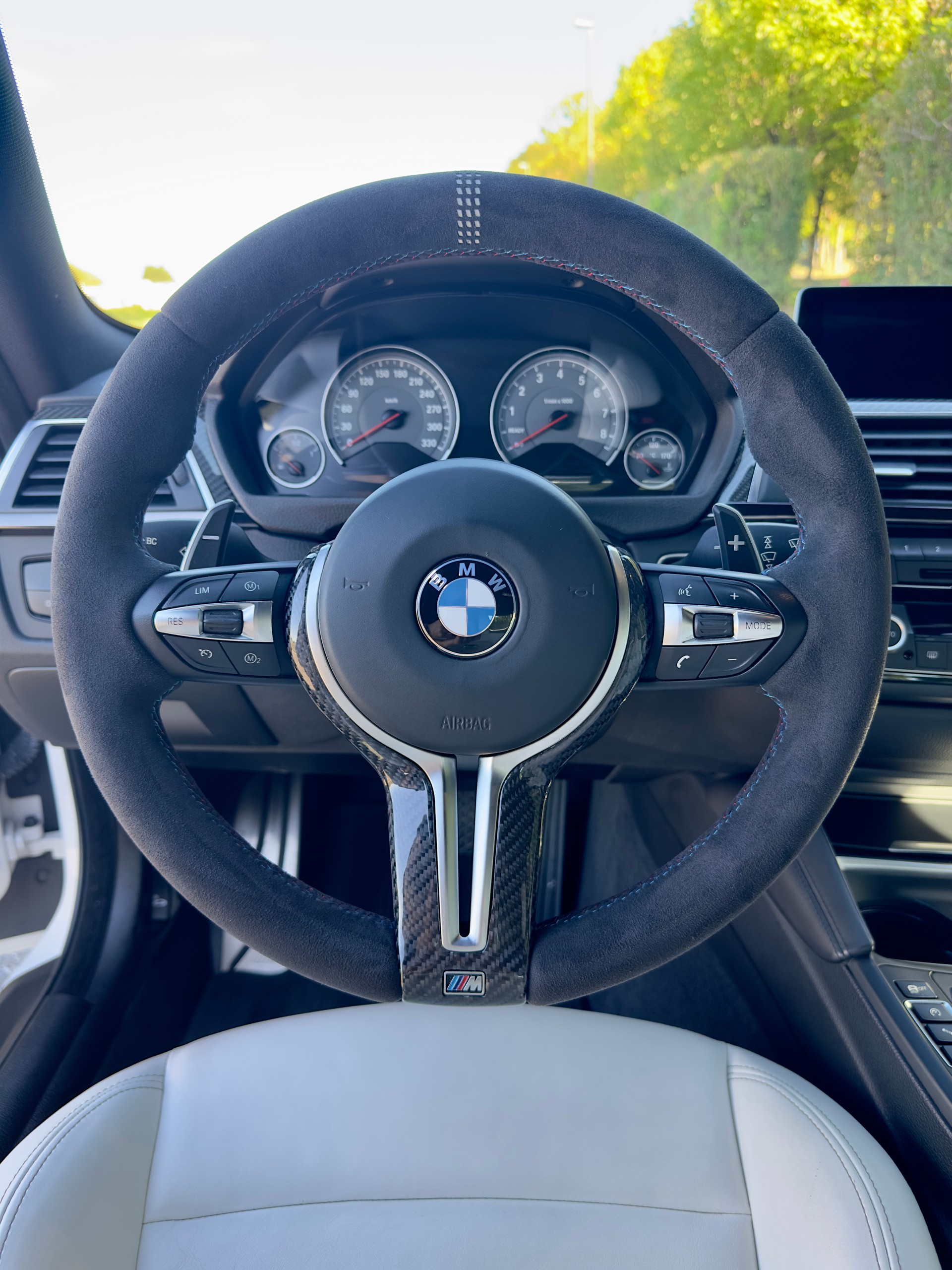 BMW M4 DKG Individuall-image-5