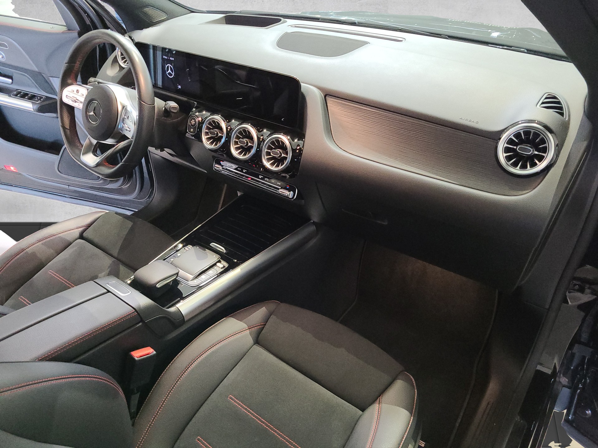 MERCEDES-BENZ GLA 250 4M AMG H247-image-7
