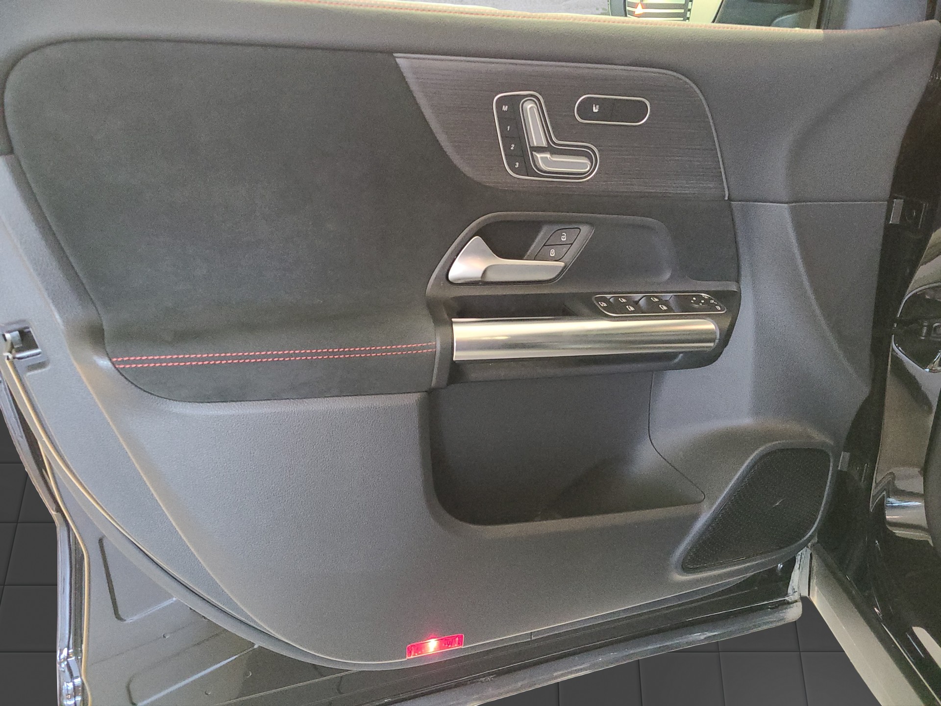 MERCEDES-BENZ GLA 250 4M AMG H247-image-9