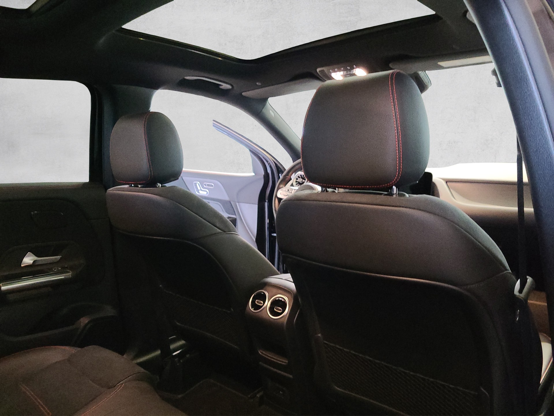 MERCEDES-BENZ GLA 250 4M AMG H247-image-13