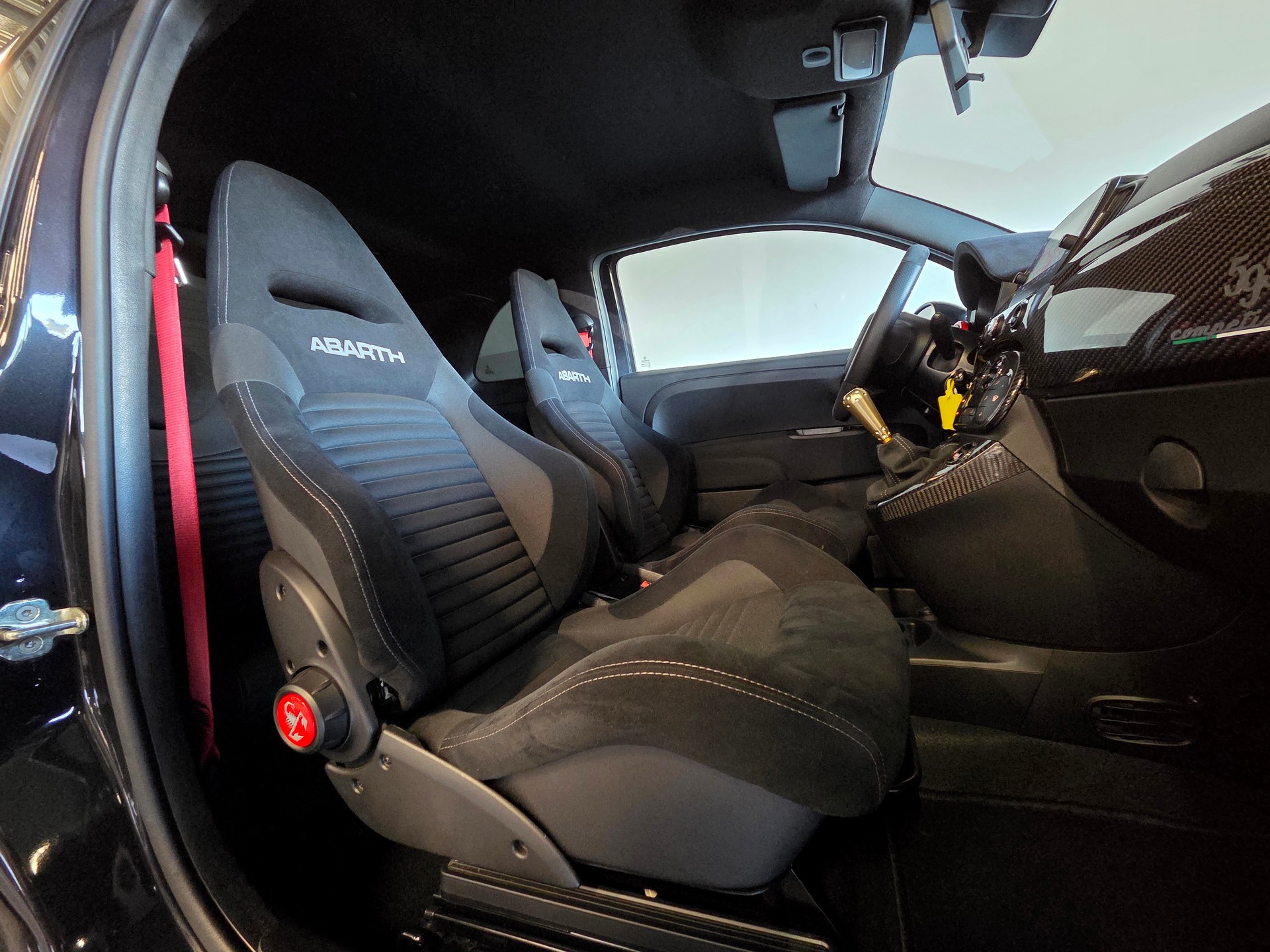 FIAT 595 Abarth 1.4 T-Jet 180 Competizione-image-10