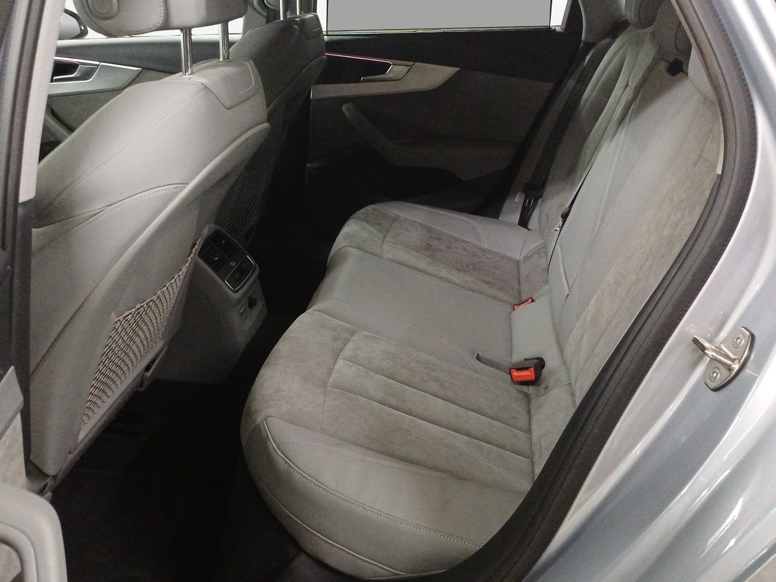 AUDI A4 Avant 40 TDI advanced quattro S-tronic-image-11