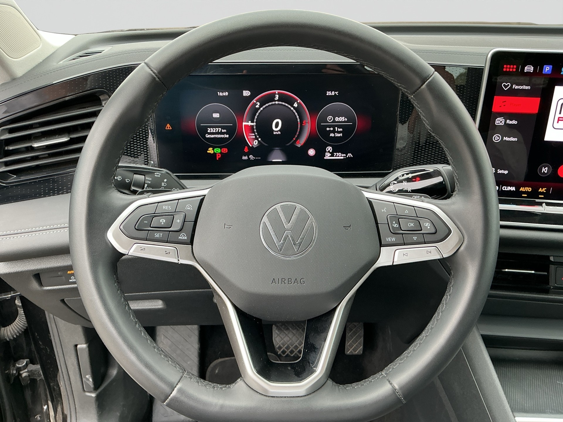 VW Tiguan 2.0 TDI Life DSG-image-8