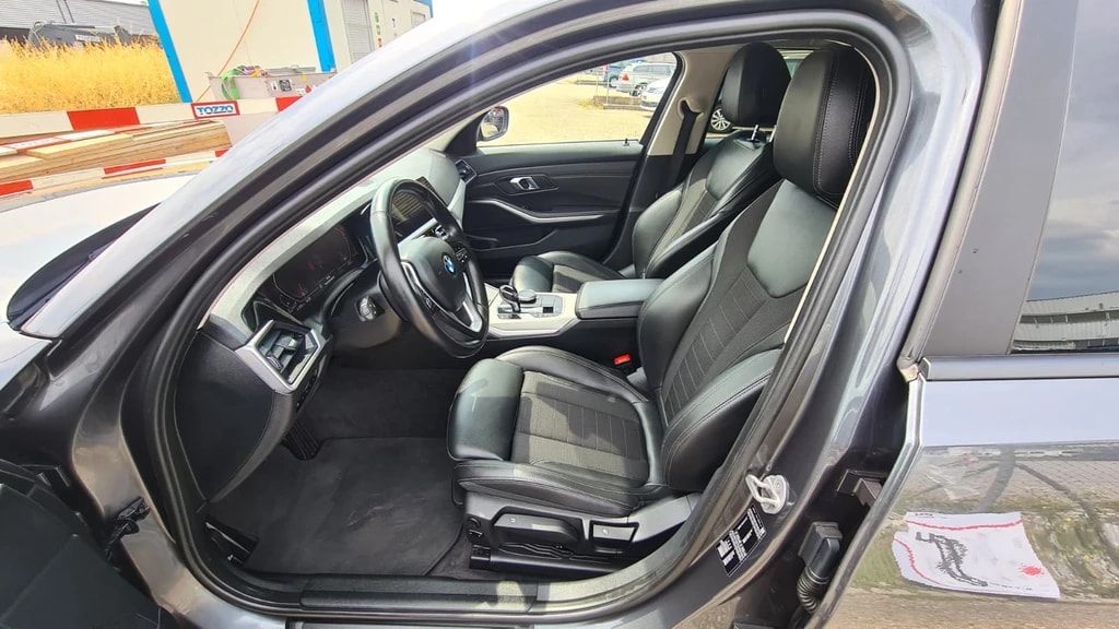 BMW 318d 48V Essential Edition Steptronic ** Teil-Leder ** Gr-Navi ** Sitzheizung ** Tempomat ** PDC ** Frisch Ab MFK & Service **-image-19