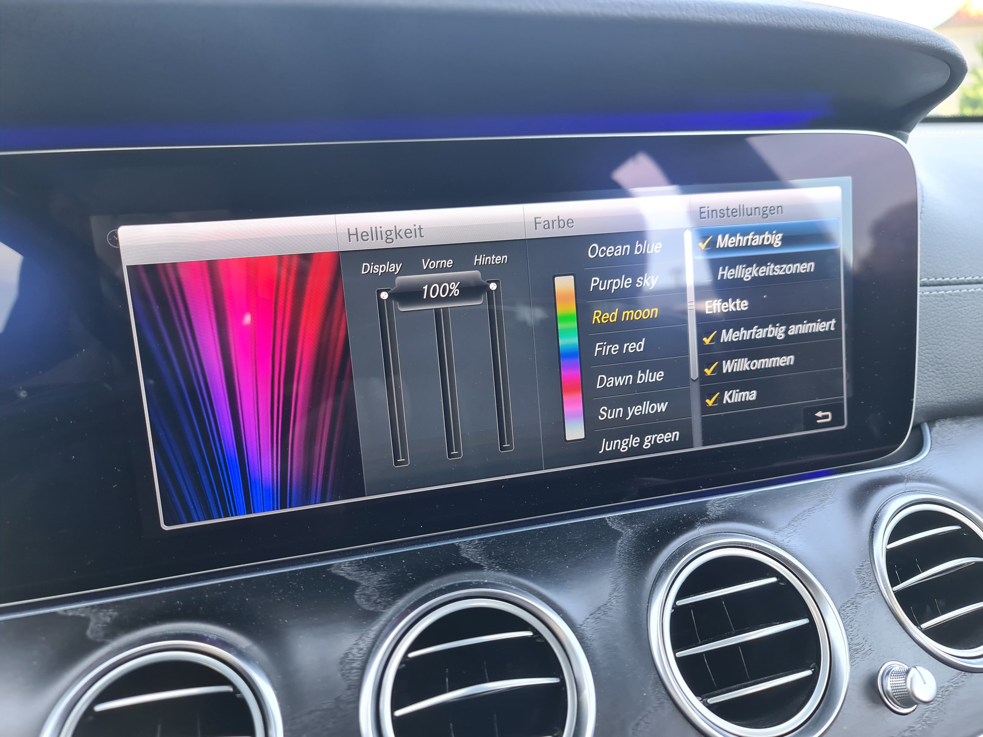 MERCEDES-BENZ E 220 d AMG Line 4Matic 9G-Tronic-image-13
