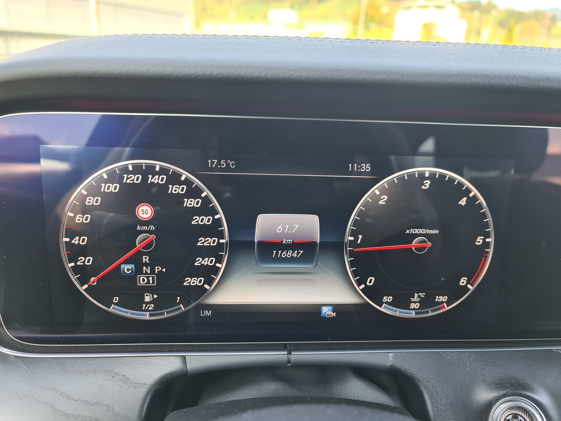 MERCEDES-BENZ E 220 d AMG Line 4Matic 9G-Tronic-image-11