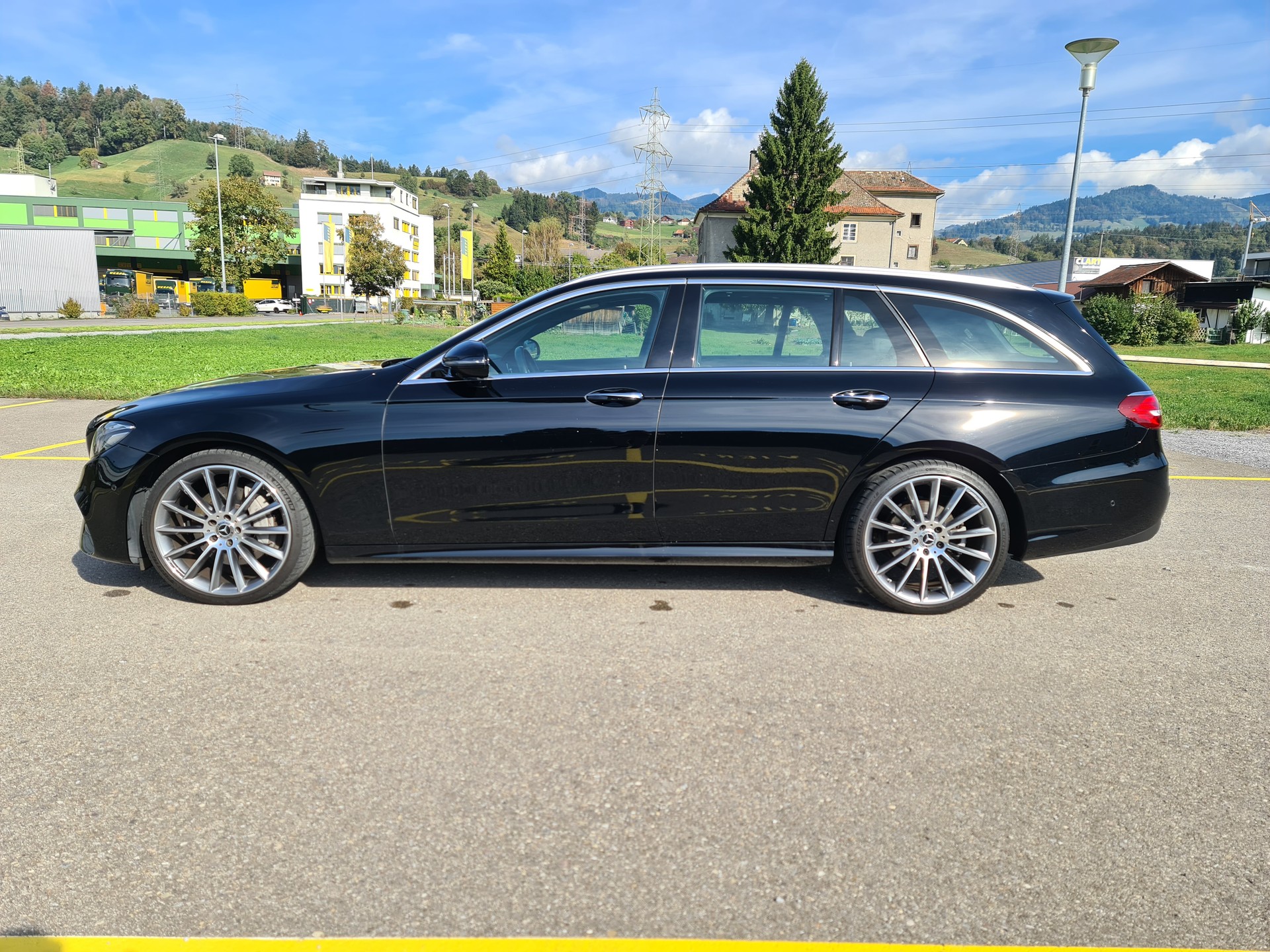 MERCEDES-BENZ E 220 d AMG Line 4Matic 9G-Tronic-image-4