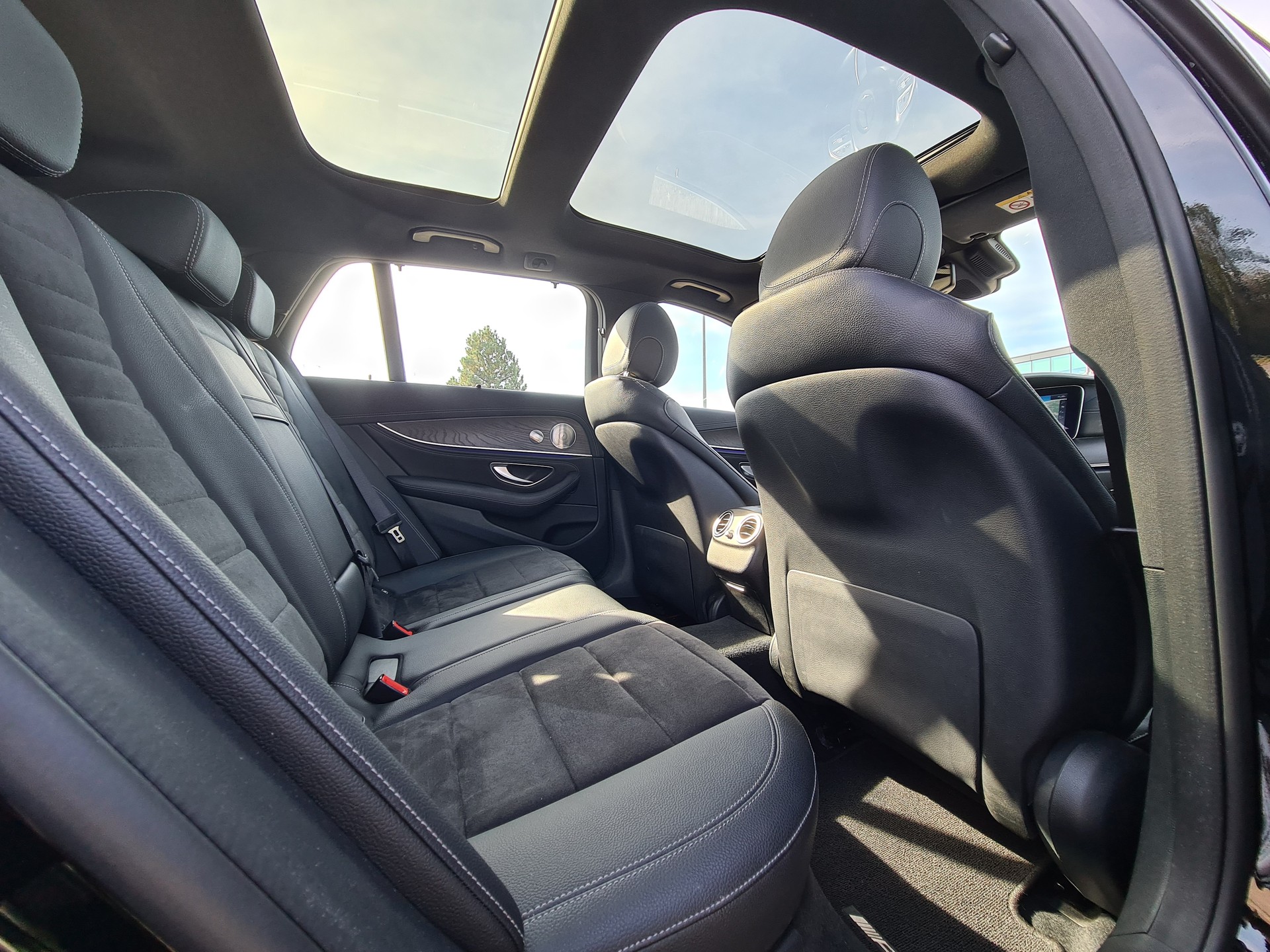 MERCEDES-BENZ E 220 d AMG Line 4Matic 9G-Tronic-image-7