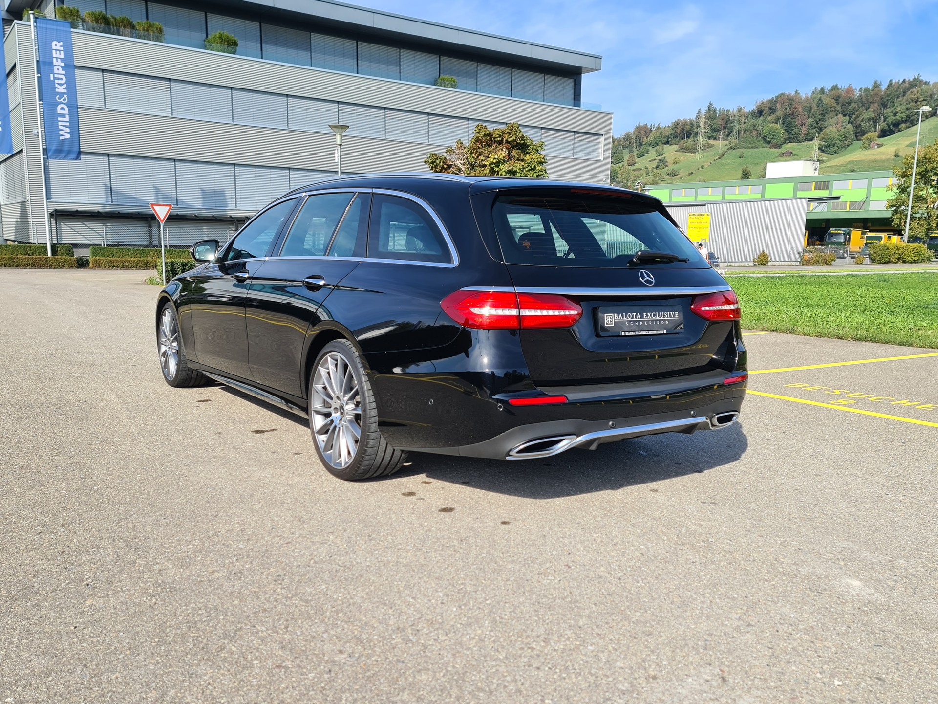 MERCEDES-BENZ E 220 d AMG Line 4Matic 9G-Tronic-image-2