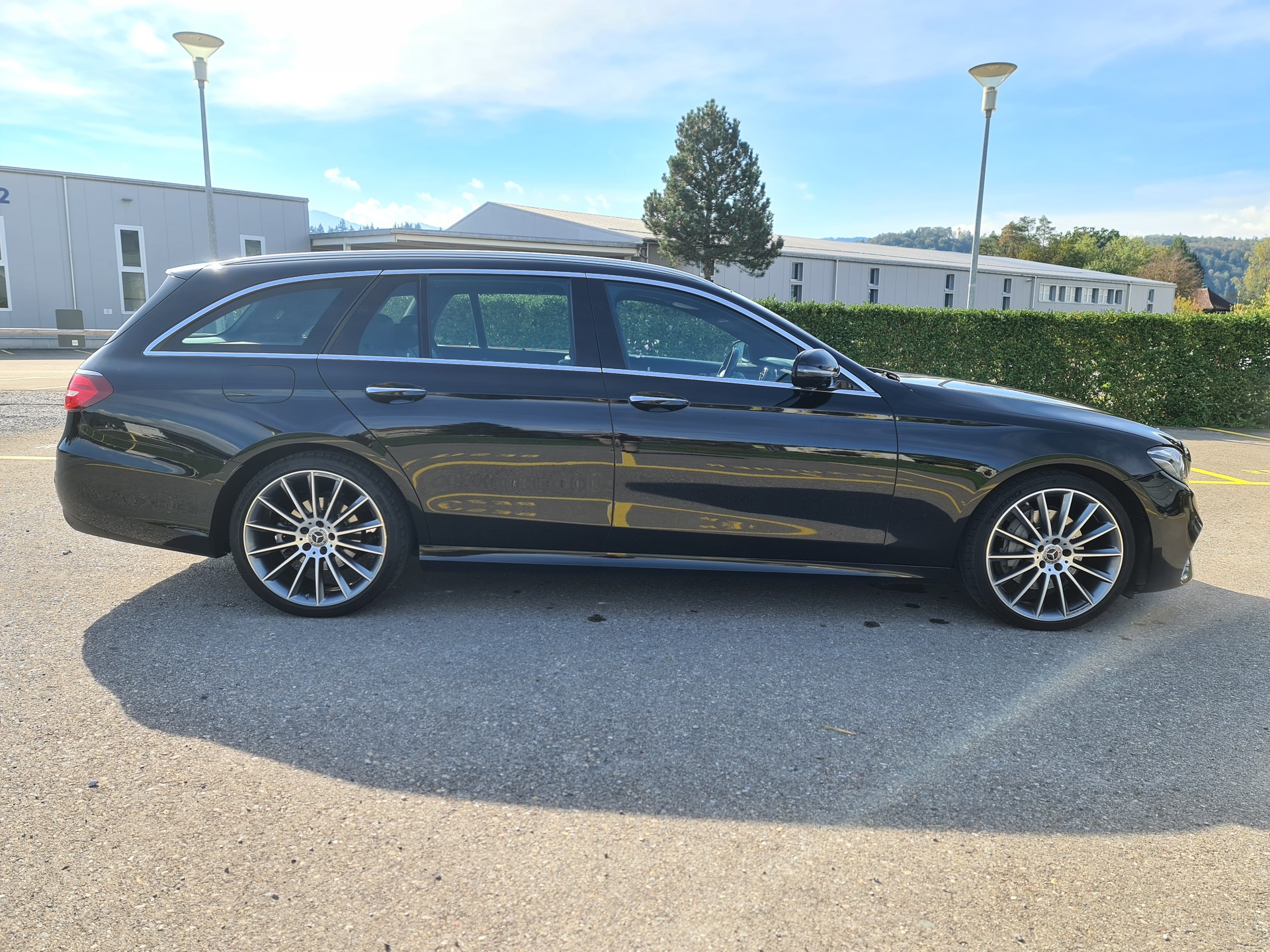MERCEDES-BENZ E 220 d AMG Line 4Matic 9G-Tronic-image-5