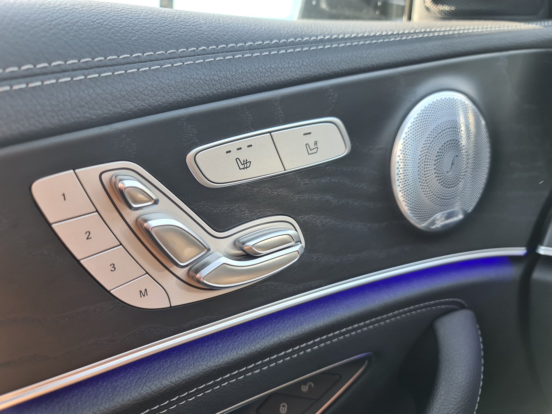 MERCEDES-BENZ E 220 d AMG Line 4Matic 9G-Tronic-image-8