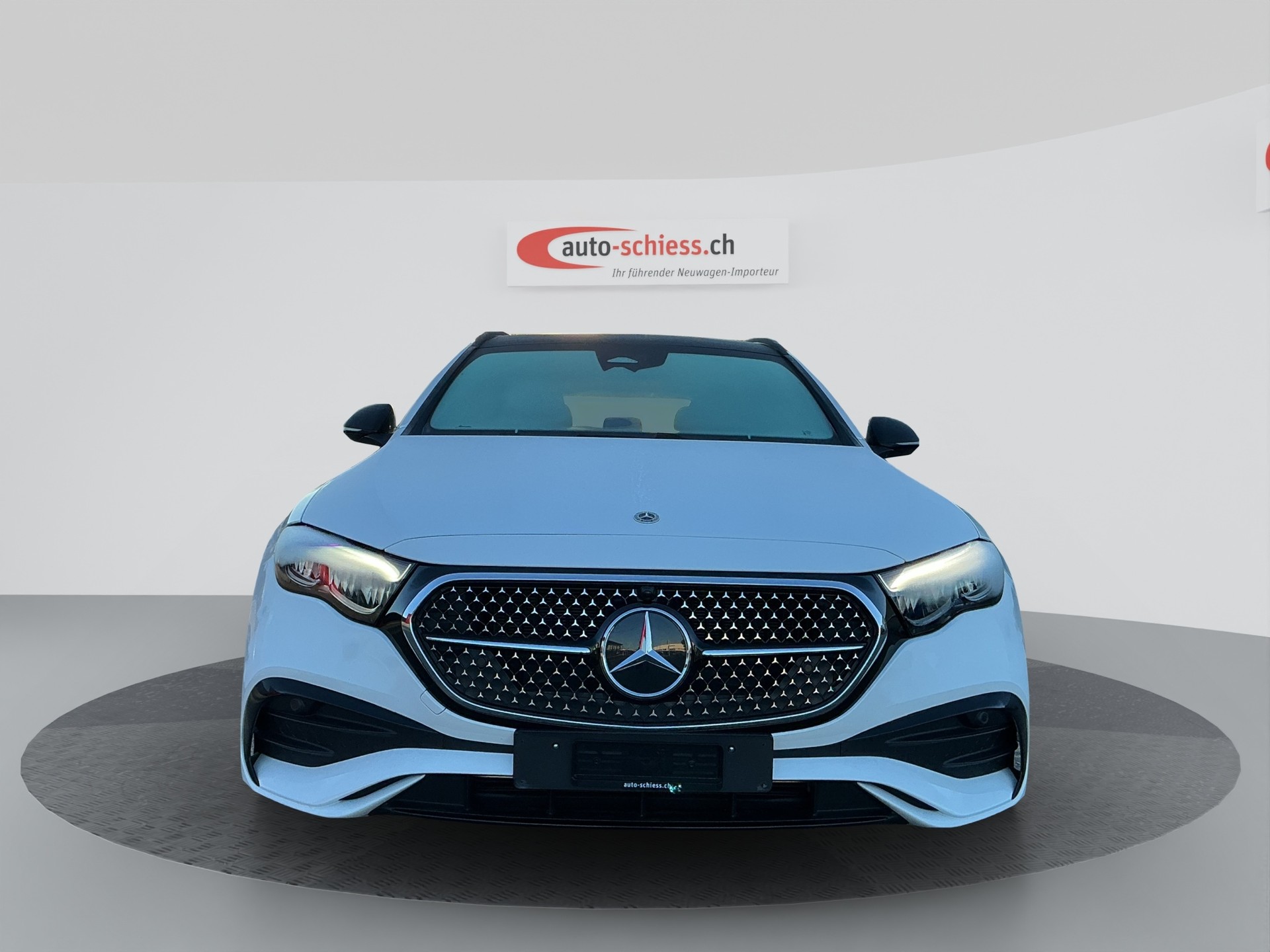 MERCEDES-BENZ E 220 d 4 Matic-showroom-element-1
