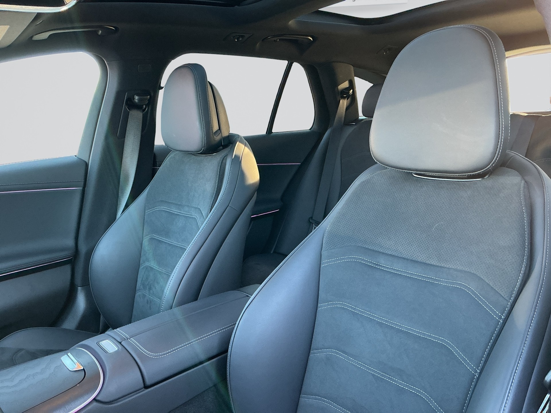 MERCEDES-BENZ E 220 d 4 Matic-image-8