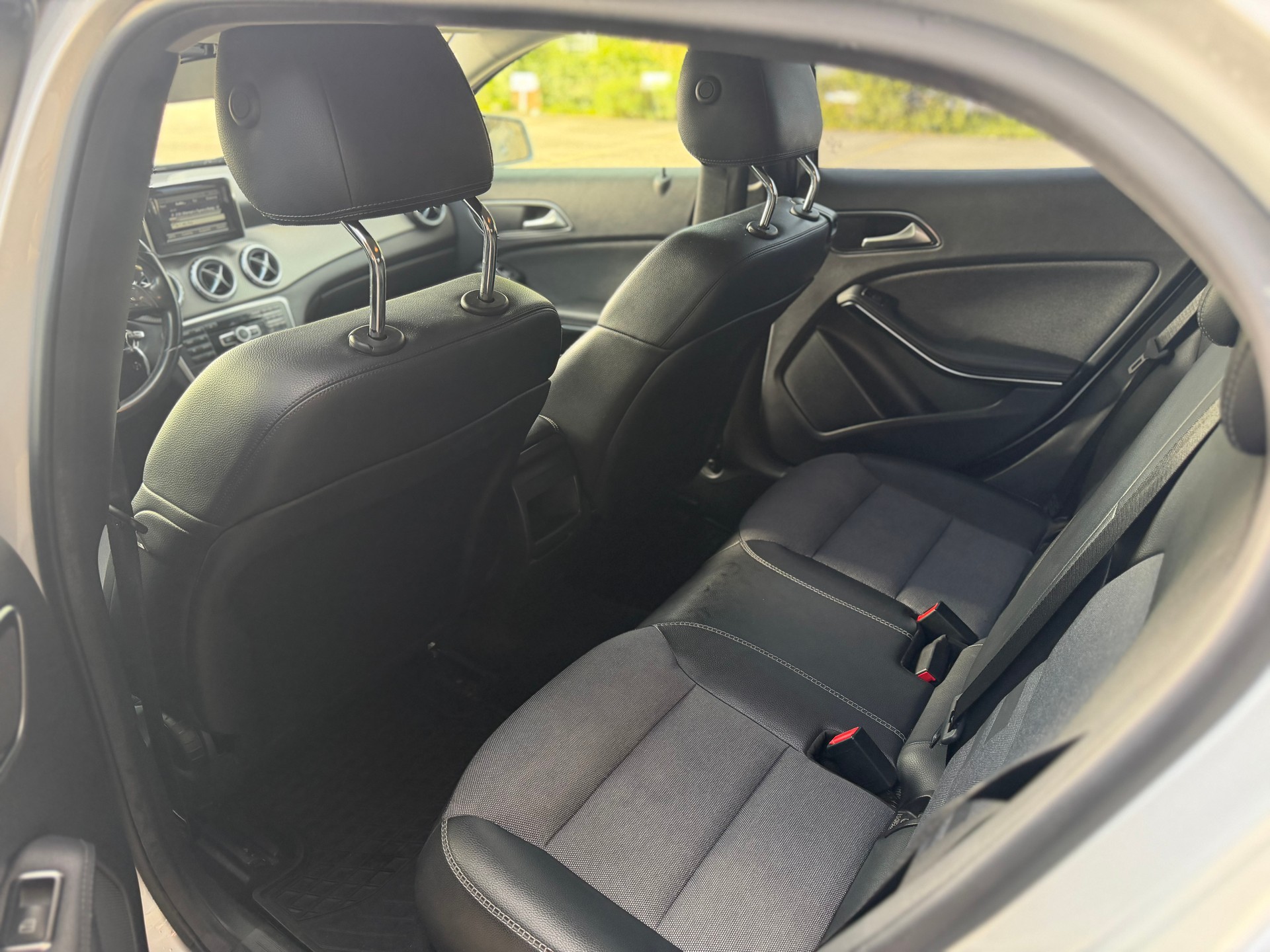 MERCEDES-BENZ GLA 200 CDI 4Matic 7G-DCT-image-9