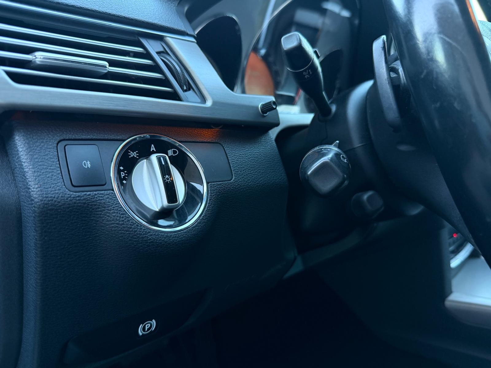 MERCEDES-BENZ E 350 CDI BlueEfficiency Elégance 4Matic 7G-Tronic-image-2