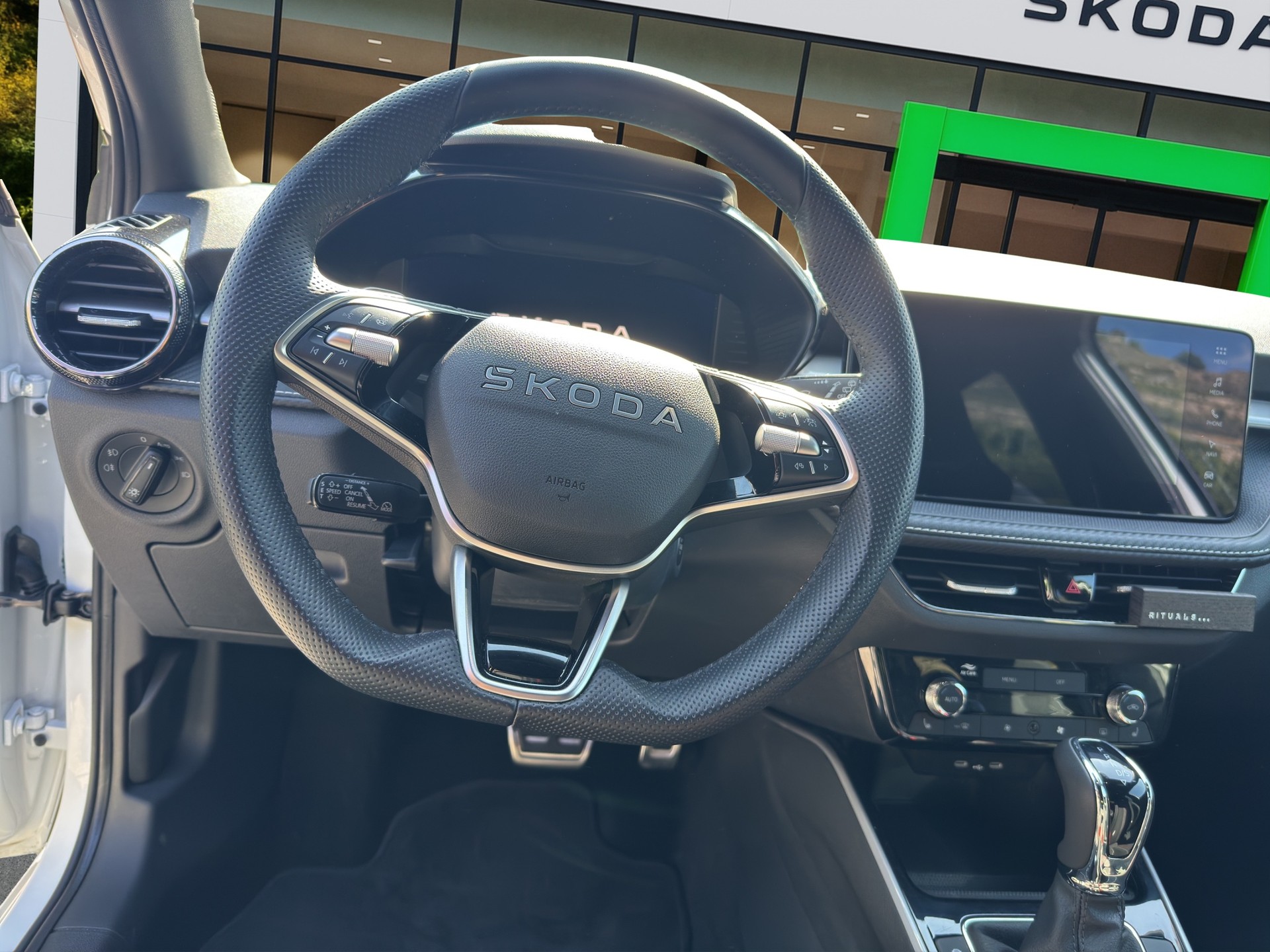 SKODA Fabia 1.5 TSI 130 DSG-image-9