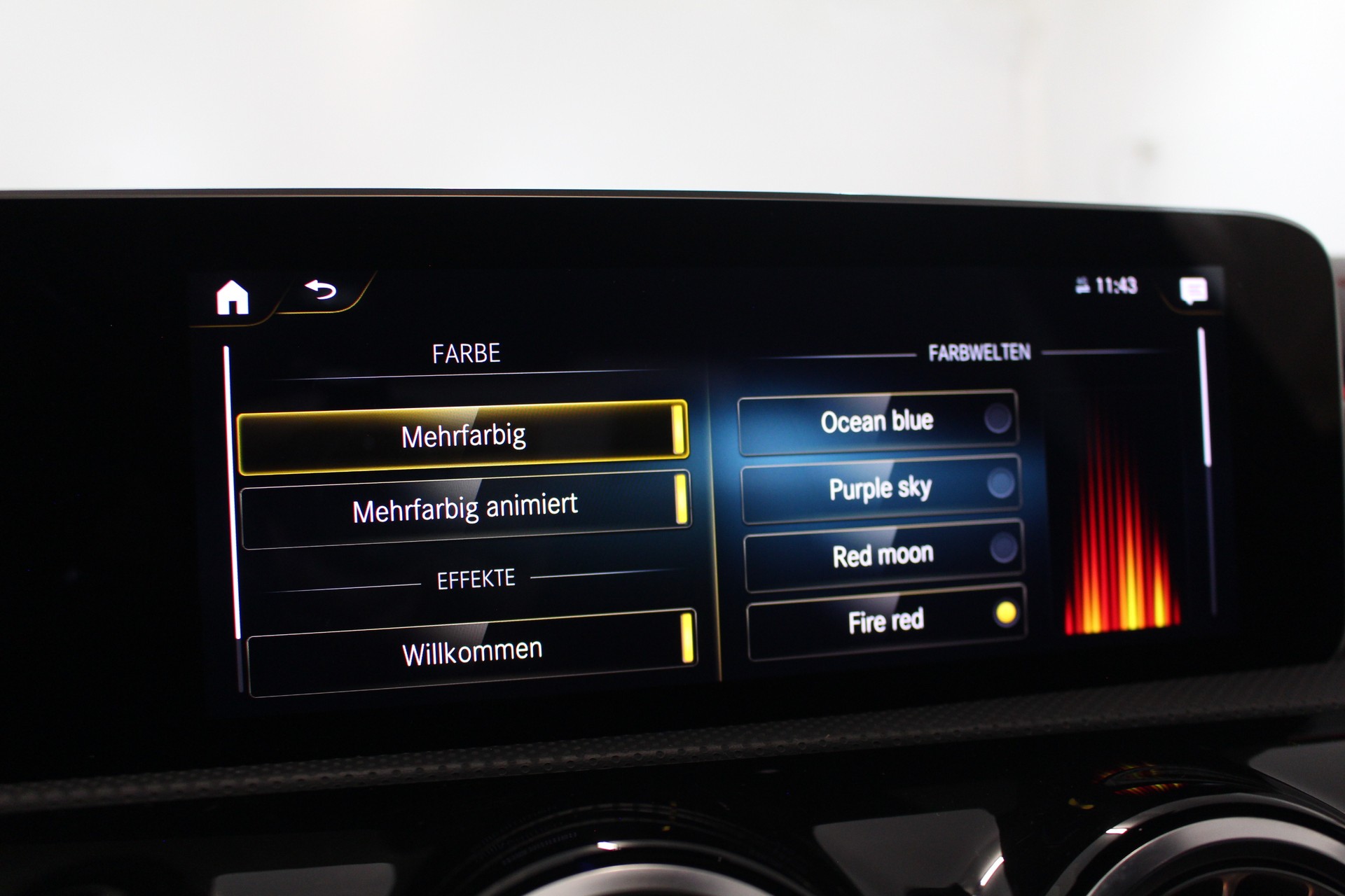 MERCEDES-BENZ CLA 200 d AMG Line-image-18